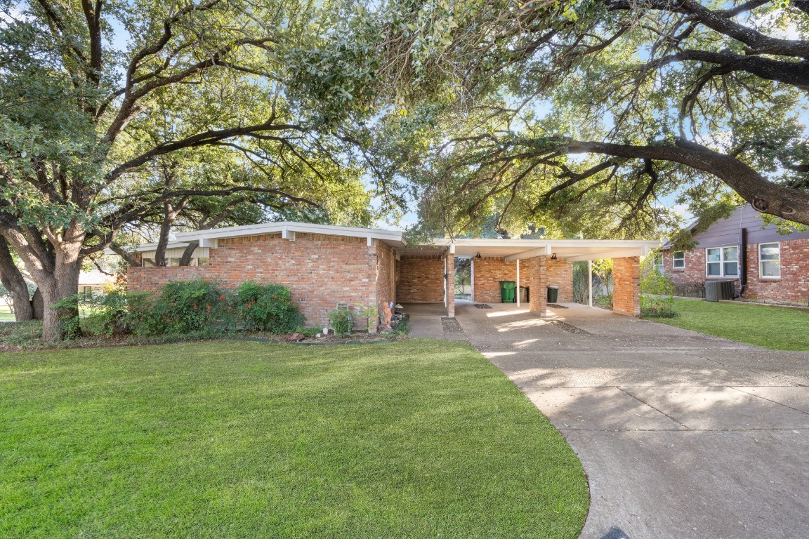 5736 Ammons Street Haltom City TX 76117