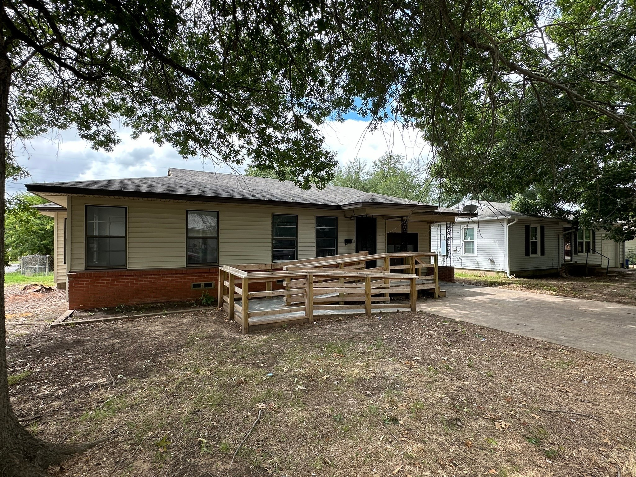 818 E Summit Street Sherman TX 75090