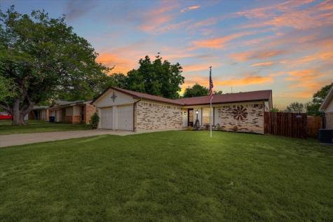 516 NW Jayellen Avenue Burleson TX 76028