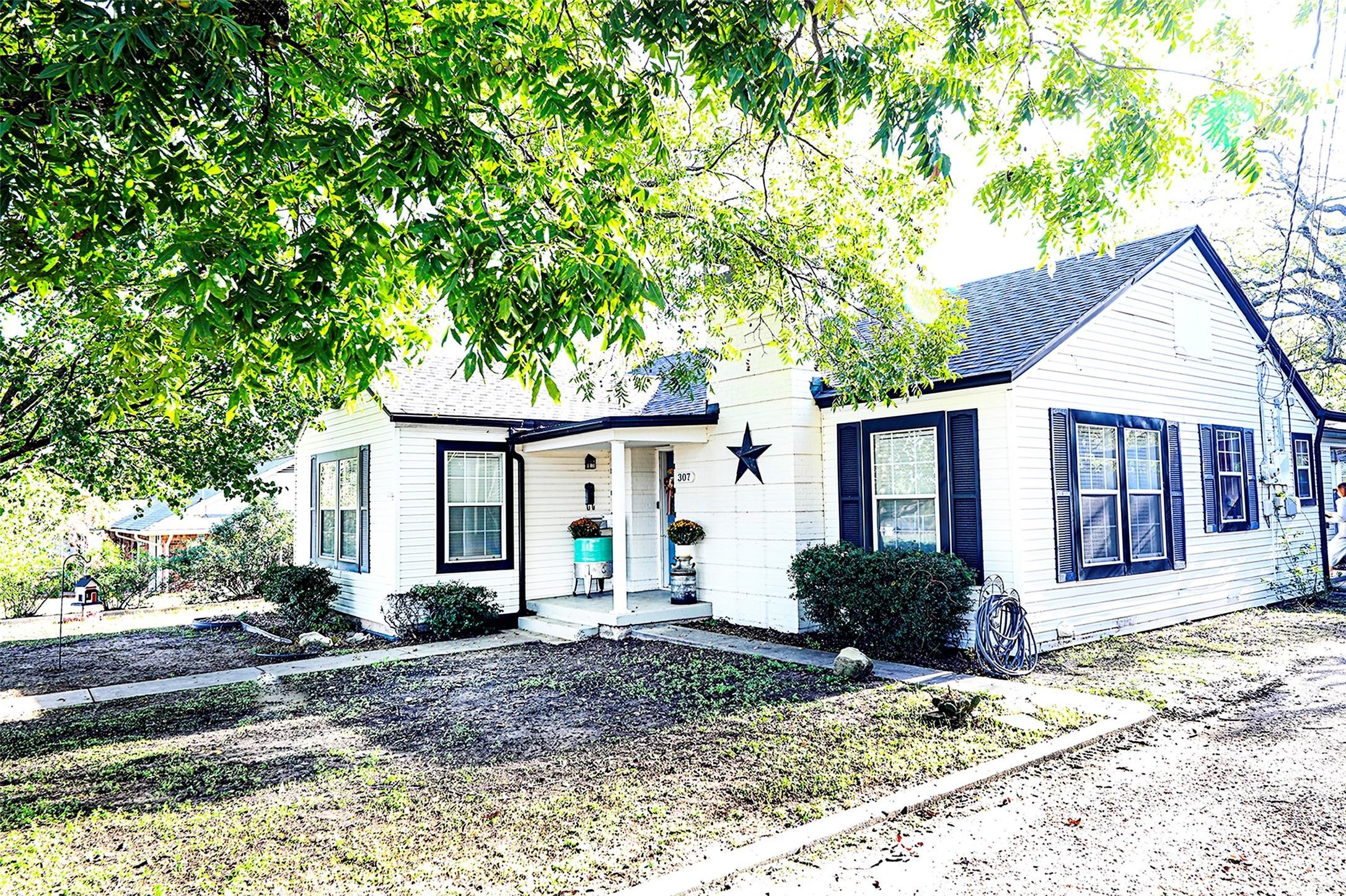 307 Rock Street Bowie TX 76230