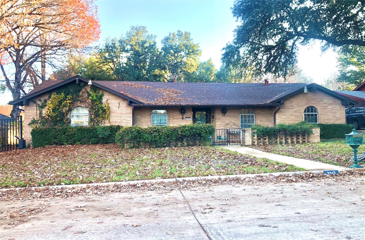 2517 Locksley Drive Grand Prairie TX 75050