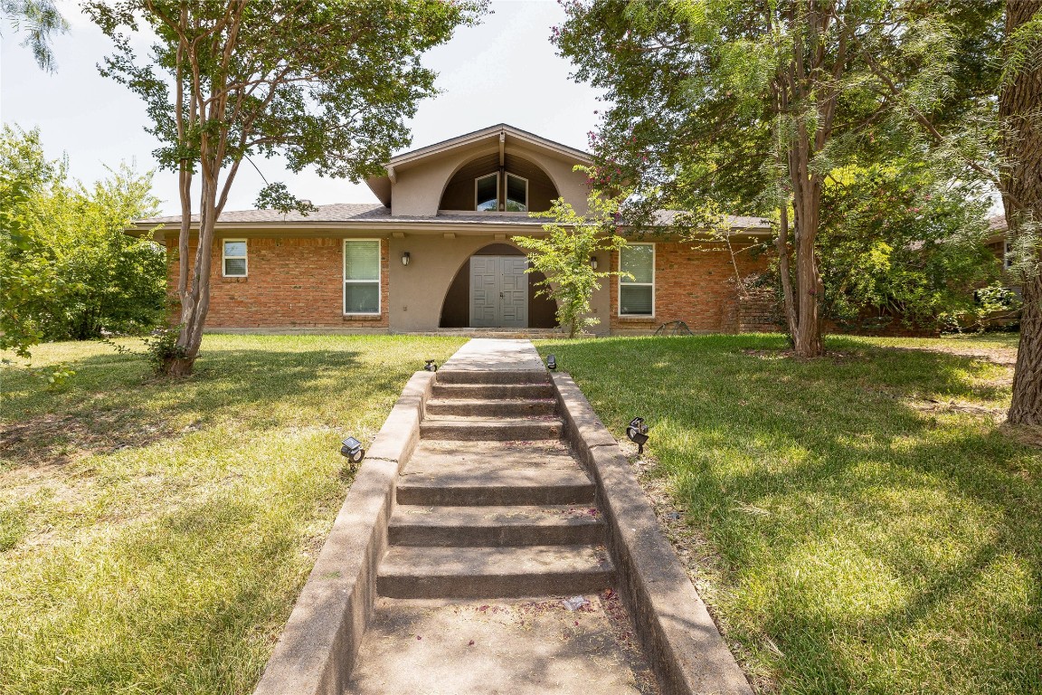 2001 Huntington Drive Grand Prairie TX 75051