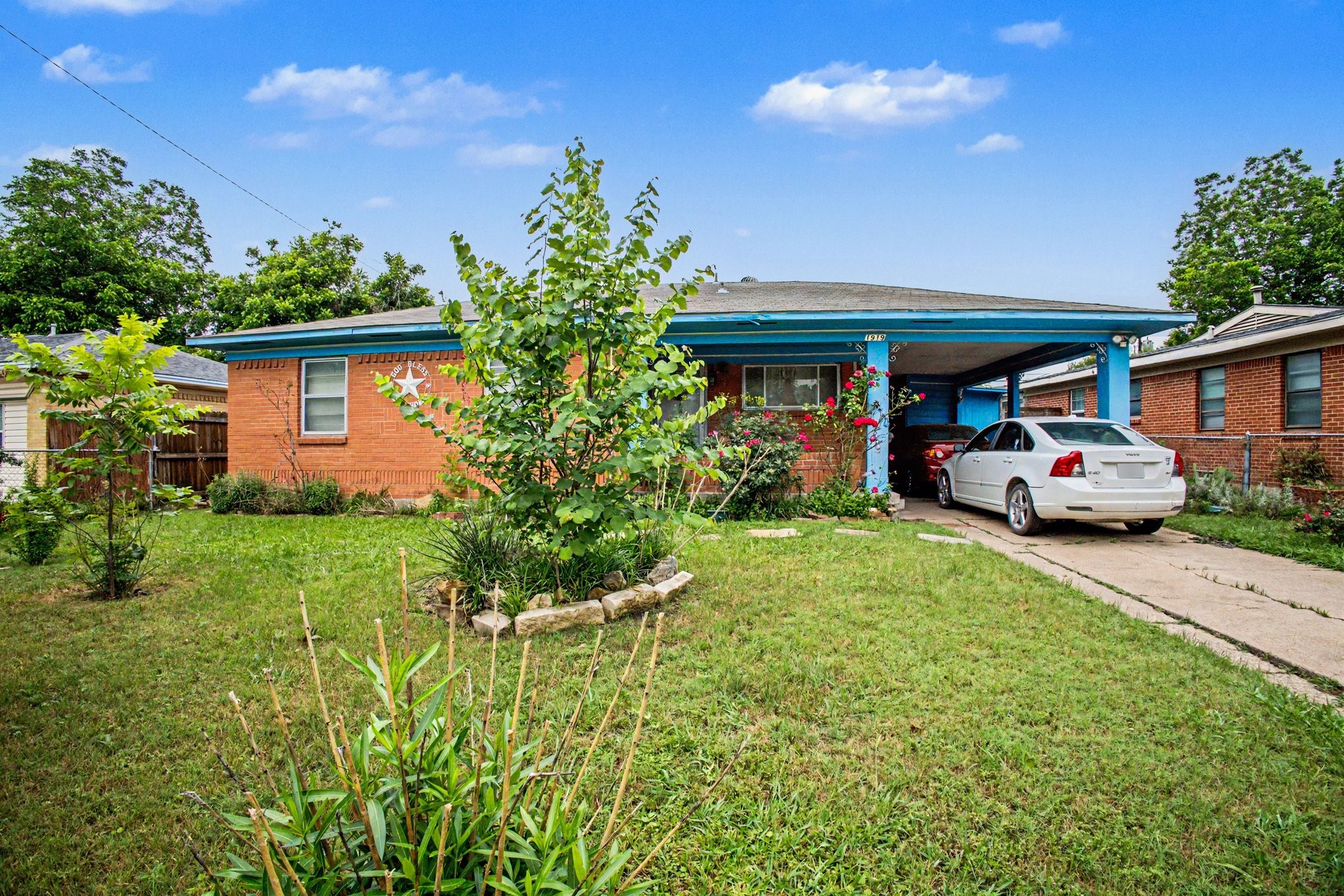 1919 Yucca Drive Dallas TX 75217