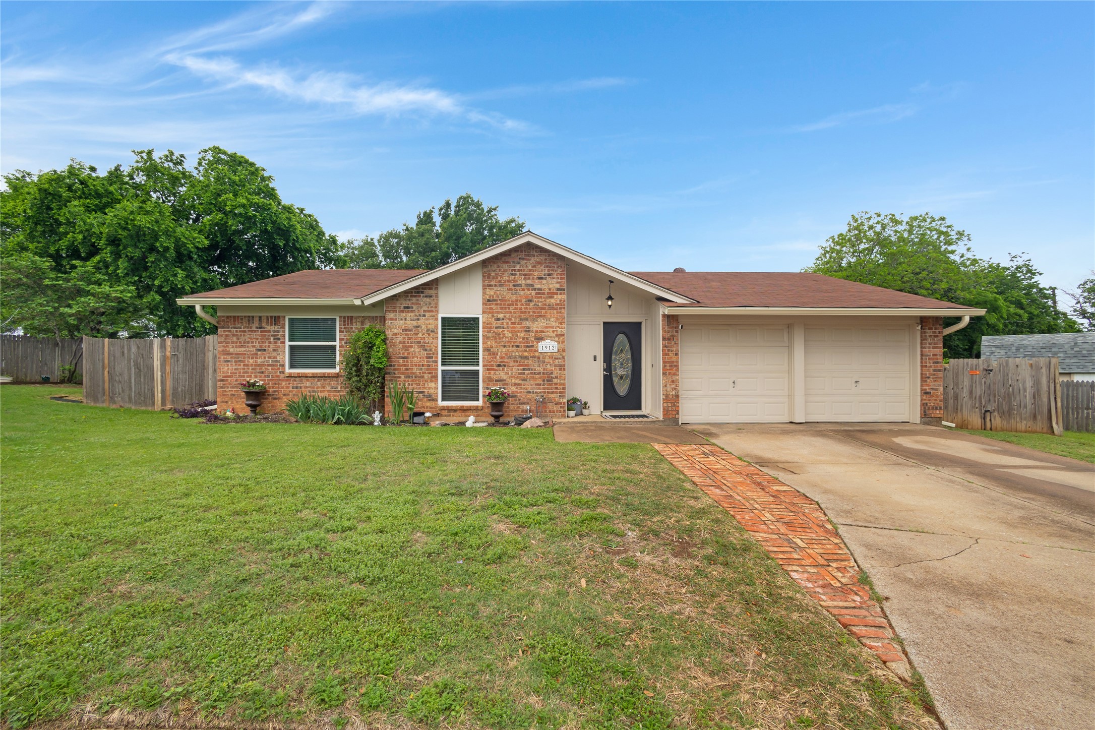 1912 Devonshire Court Arlington TX 76015
