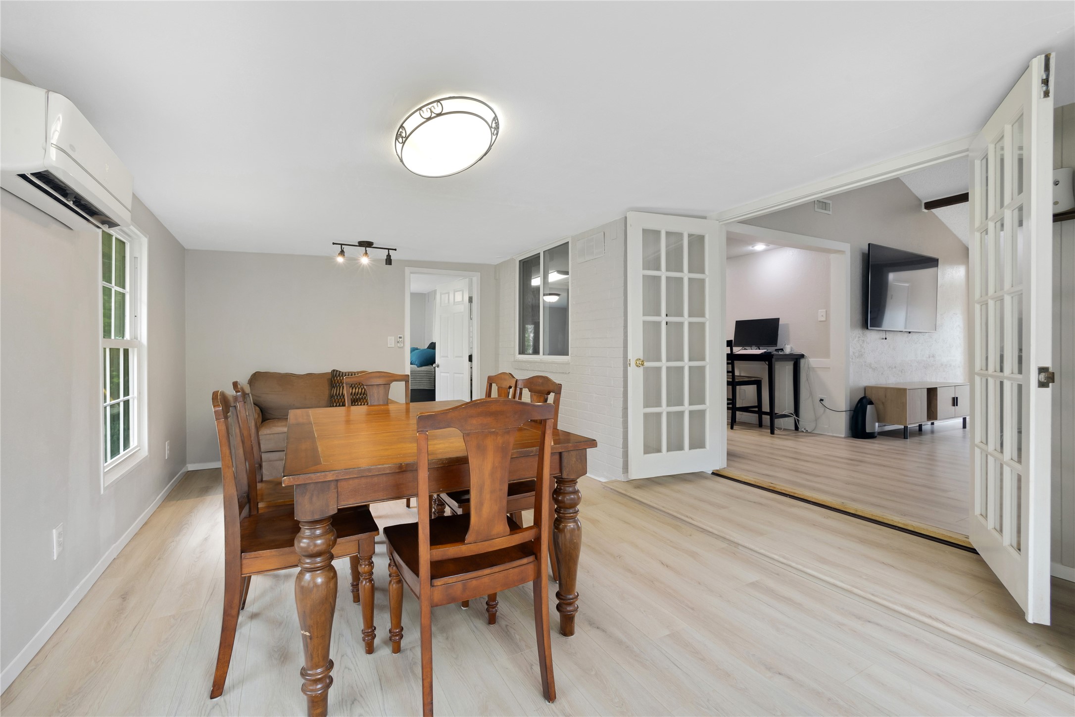 1912 Devonshire Court Arlington TX 76015