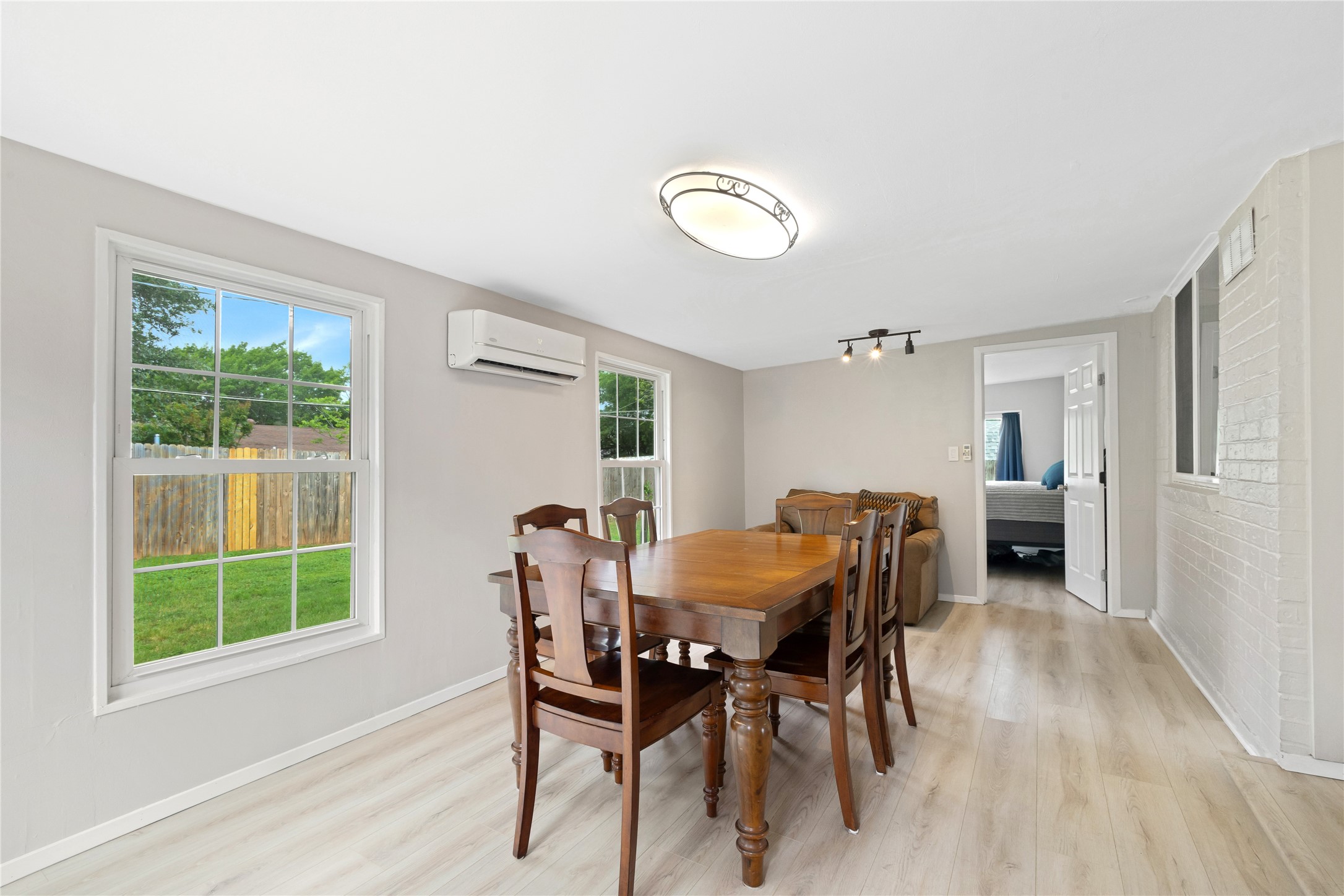 1912 Devonshire Court Arlington TX 76015