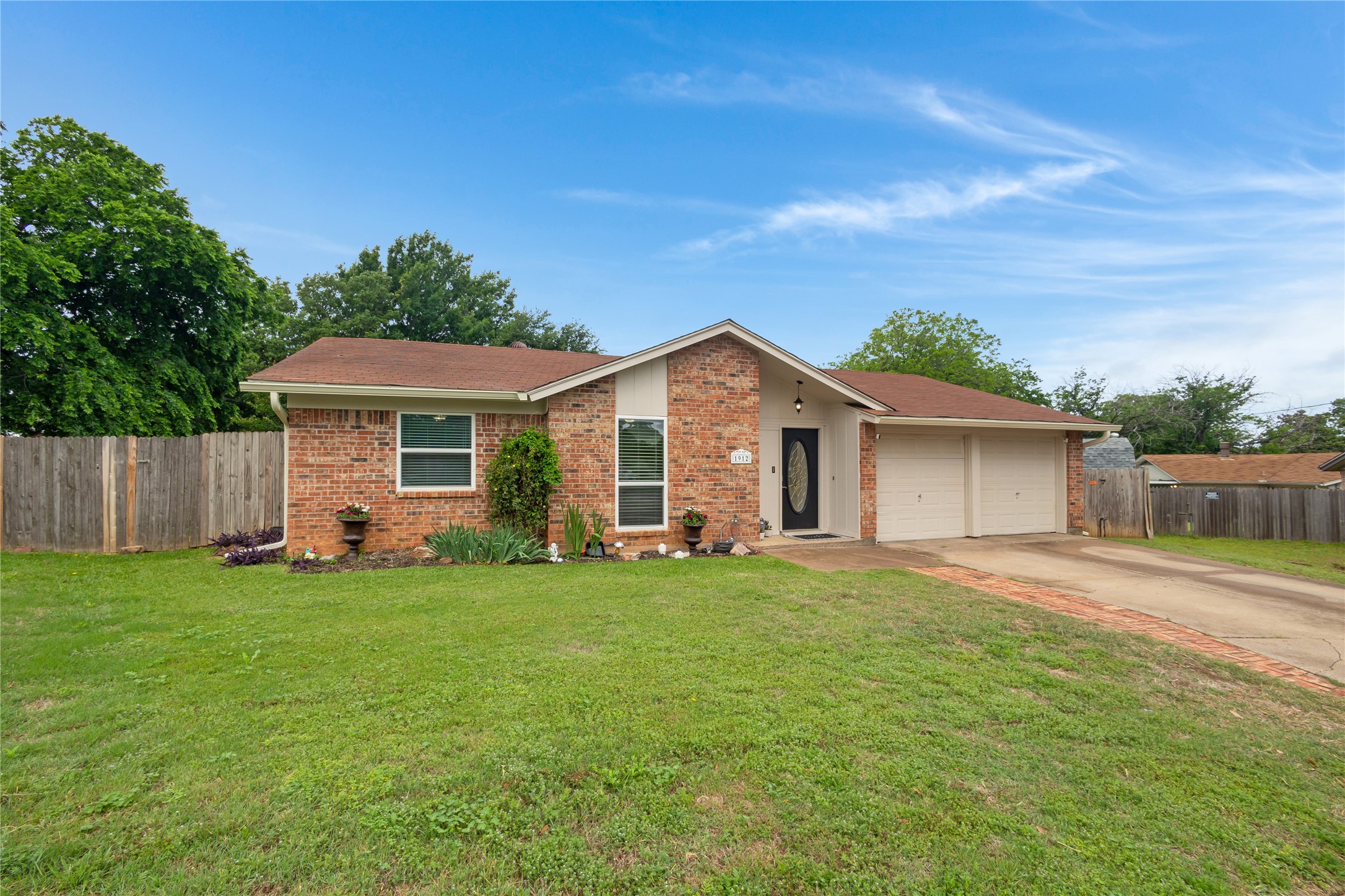 1912 Devonshire Court Arlington TX 76015