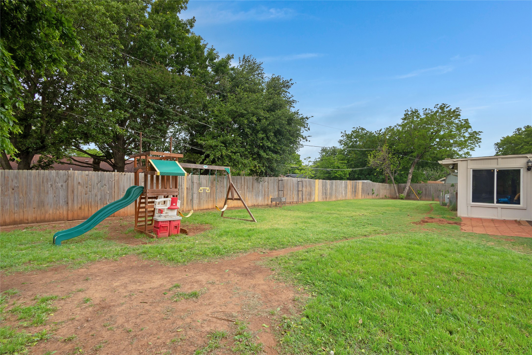 1912 Devonshire Court Arlington TX 76015