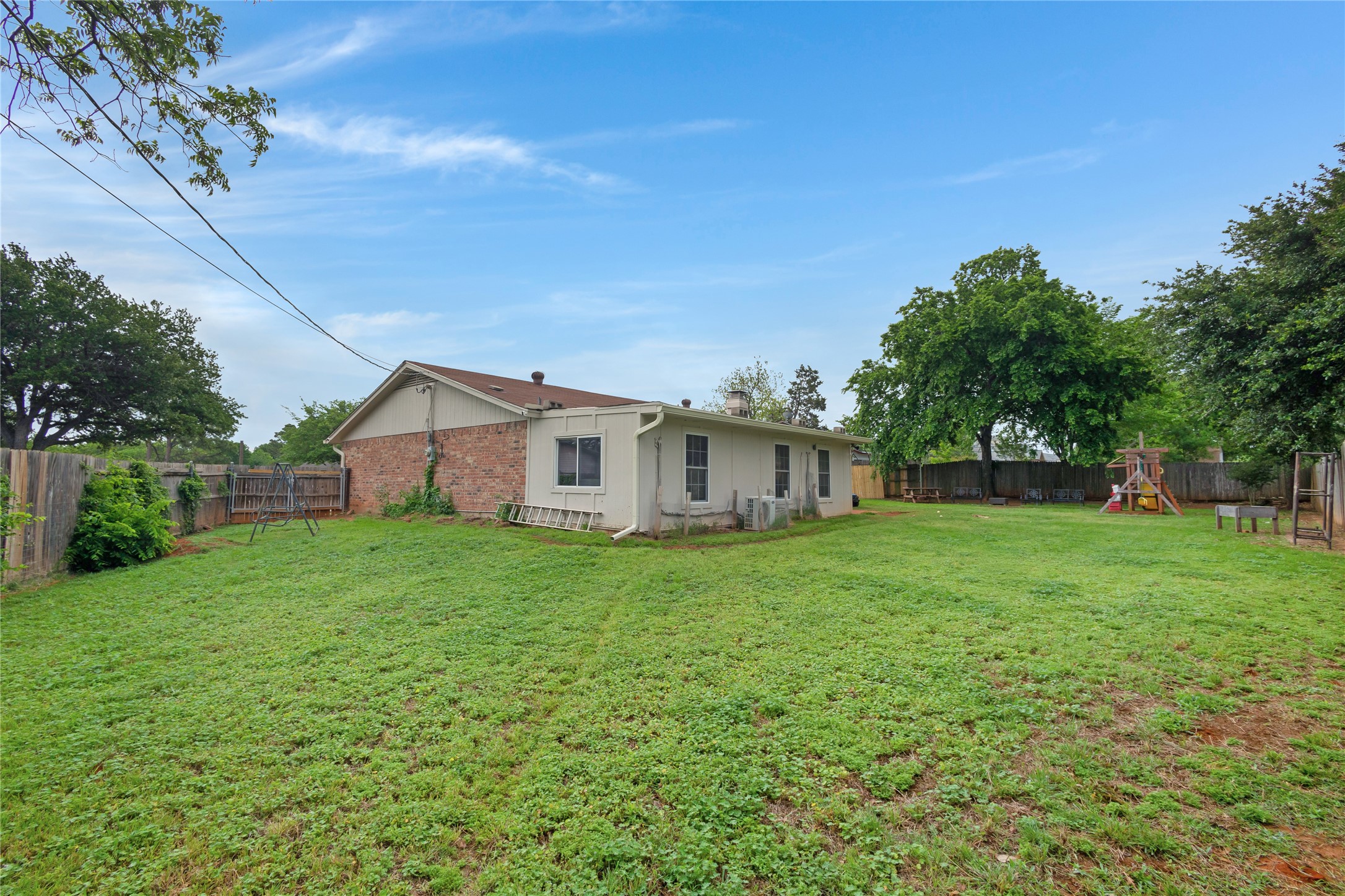 1912 Devonshire Court Arlington TX 76015