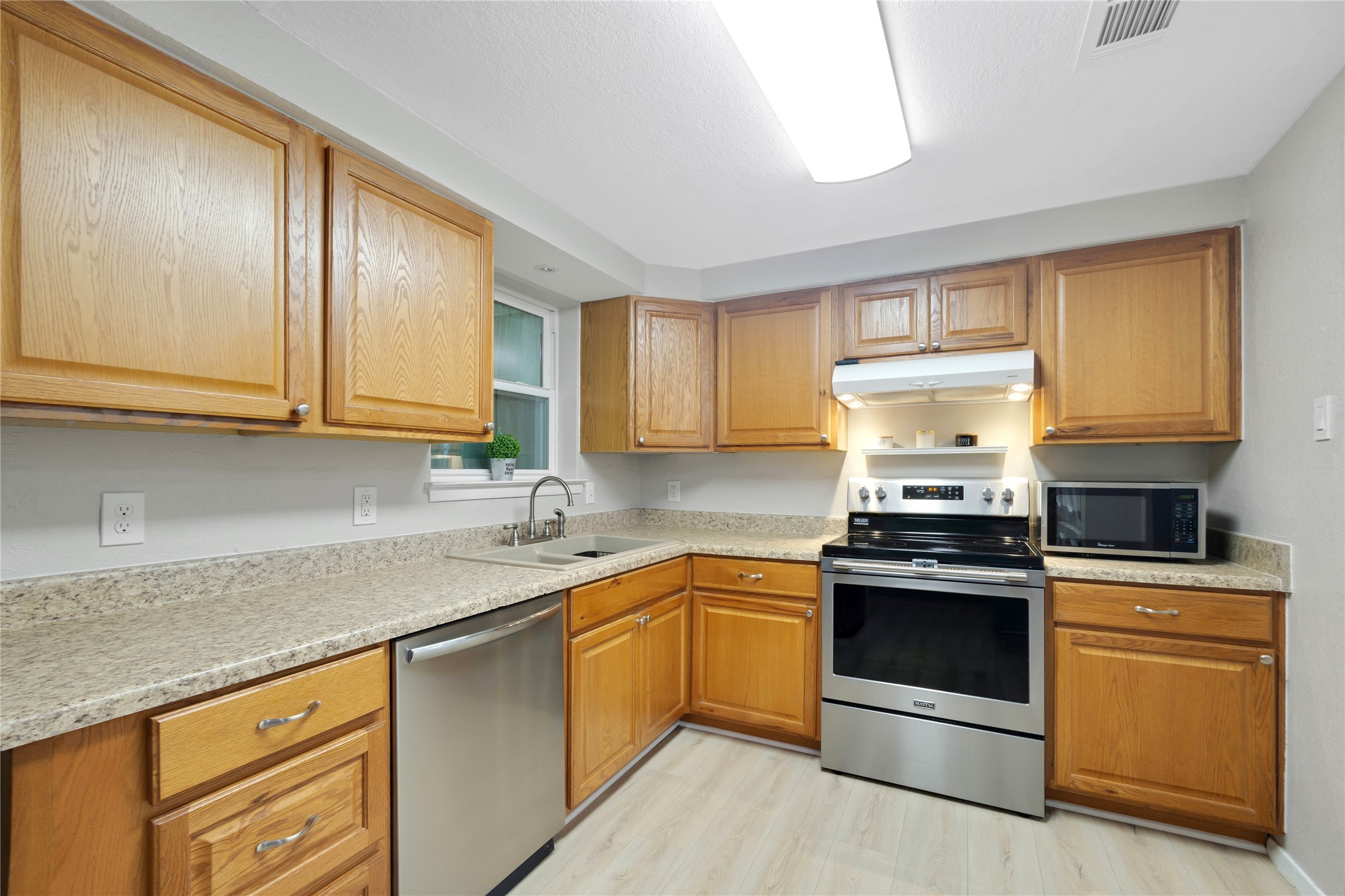 1912 Devonshire Court Arlington TX 76015