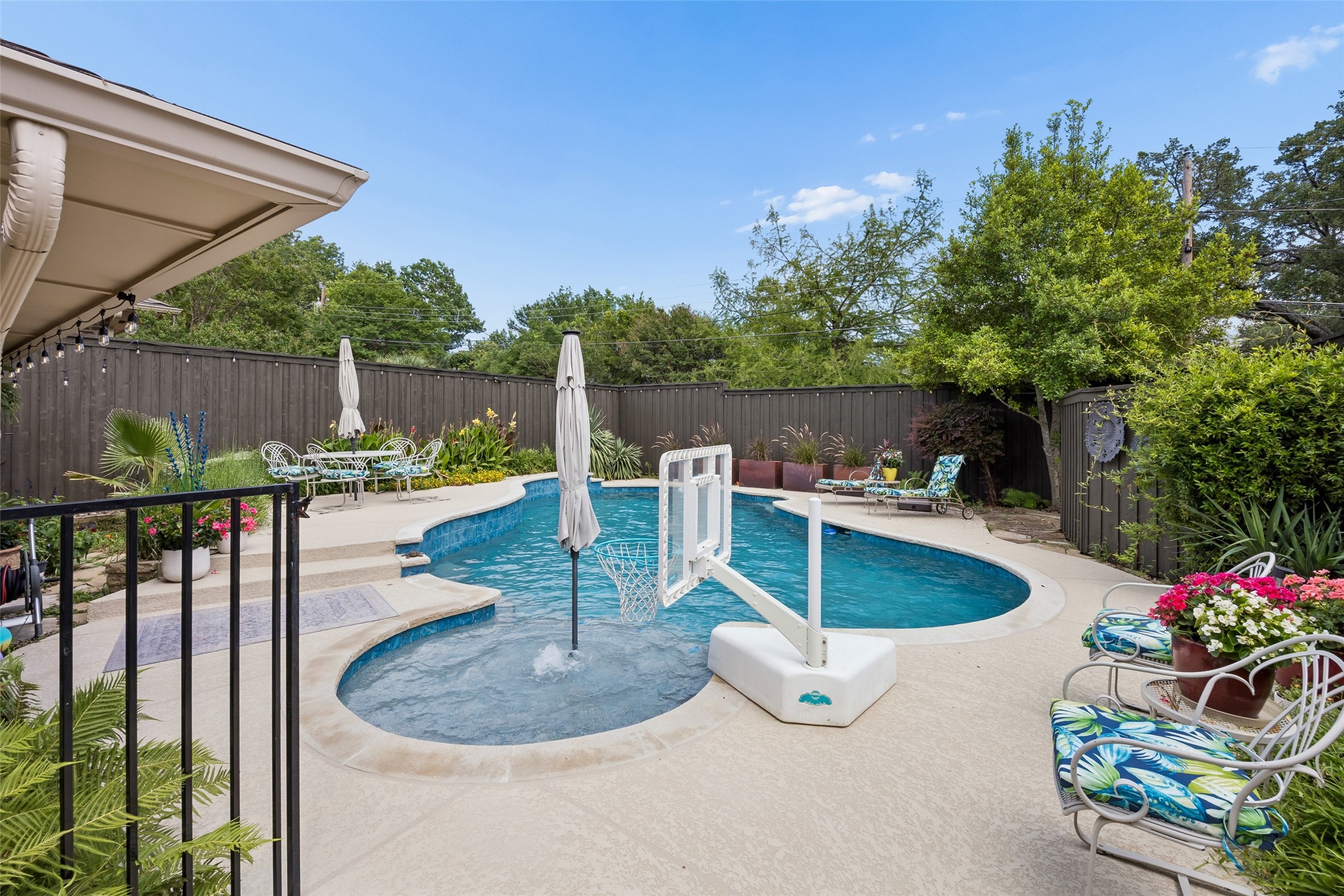7104 Claybrook Drive Dallas TX 75231