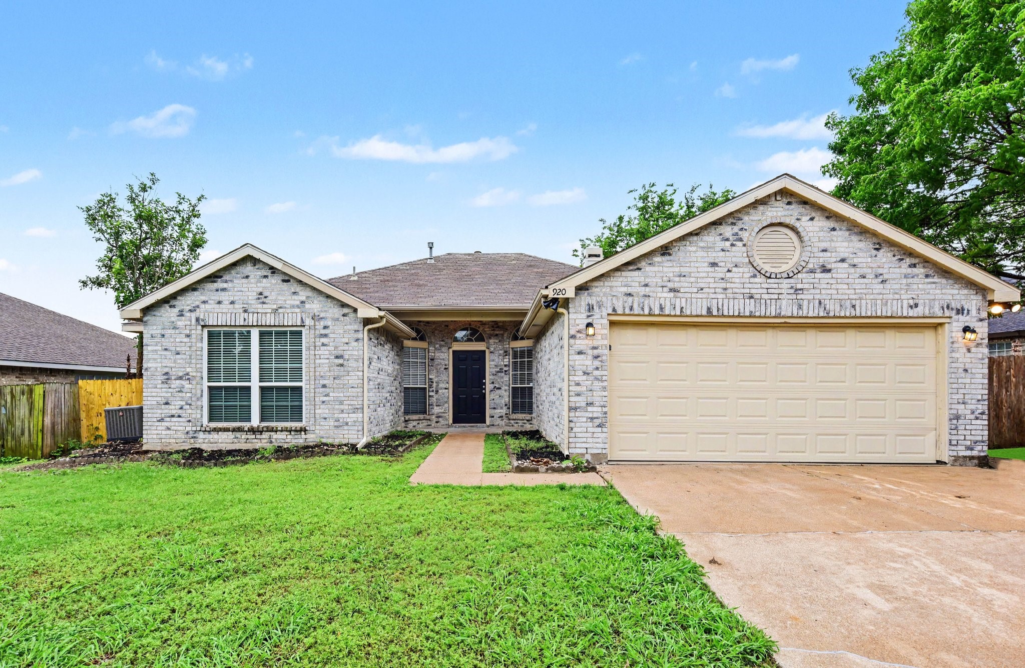 920 Felicia Lane Arlington TX 76017