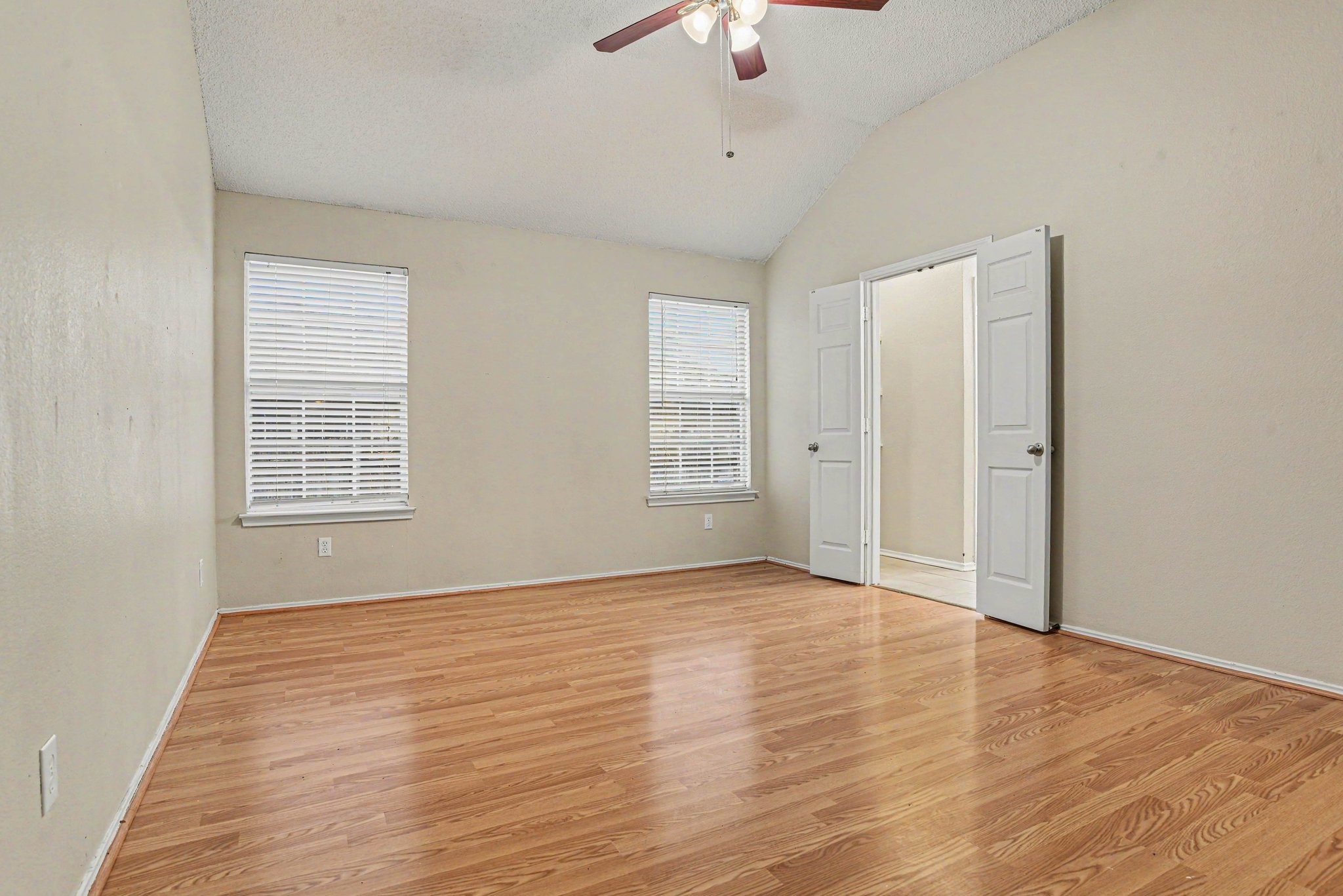 920 Felicia Lane Arlington TX 76017