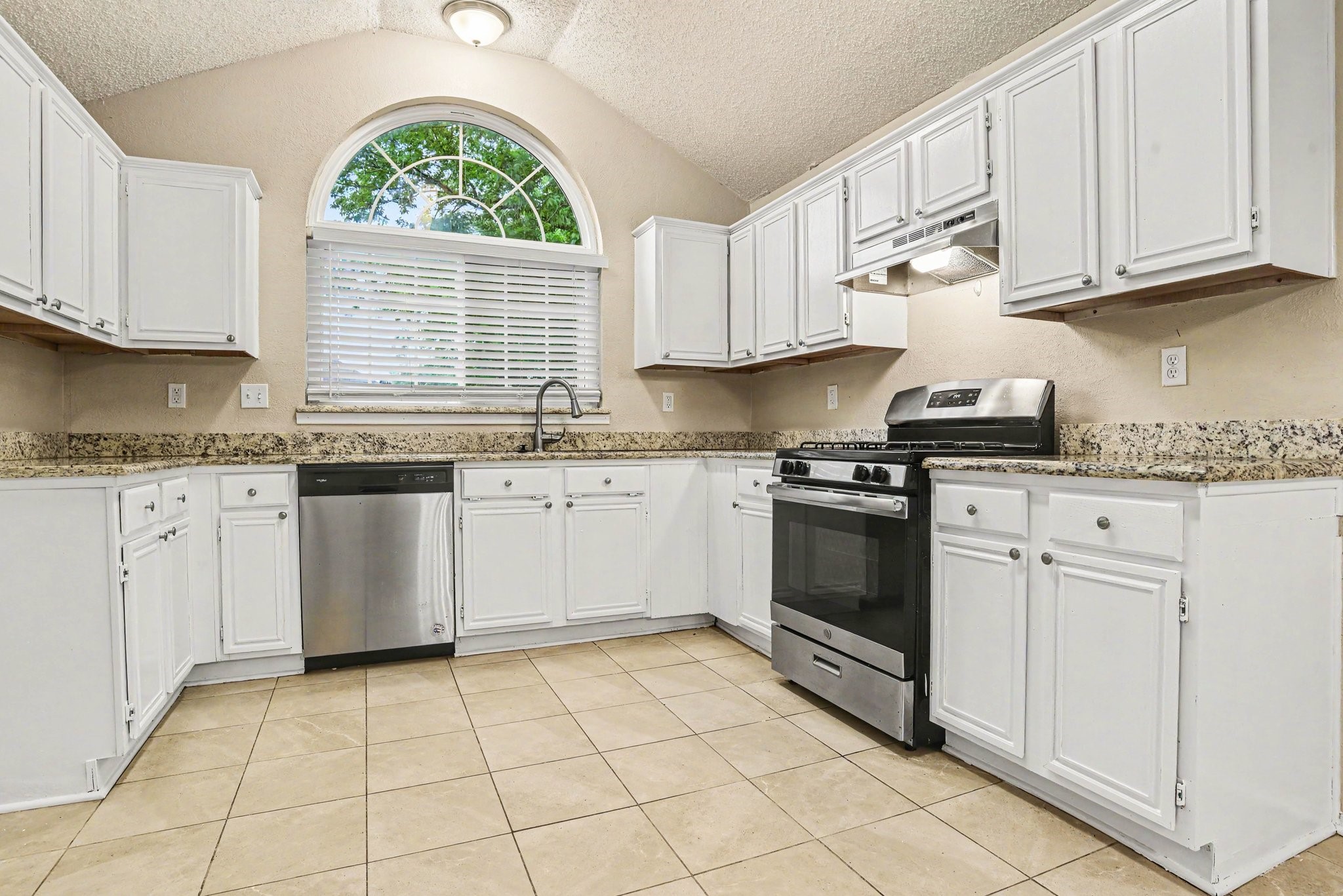 920 Felicia Lane Arlington TX 76017