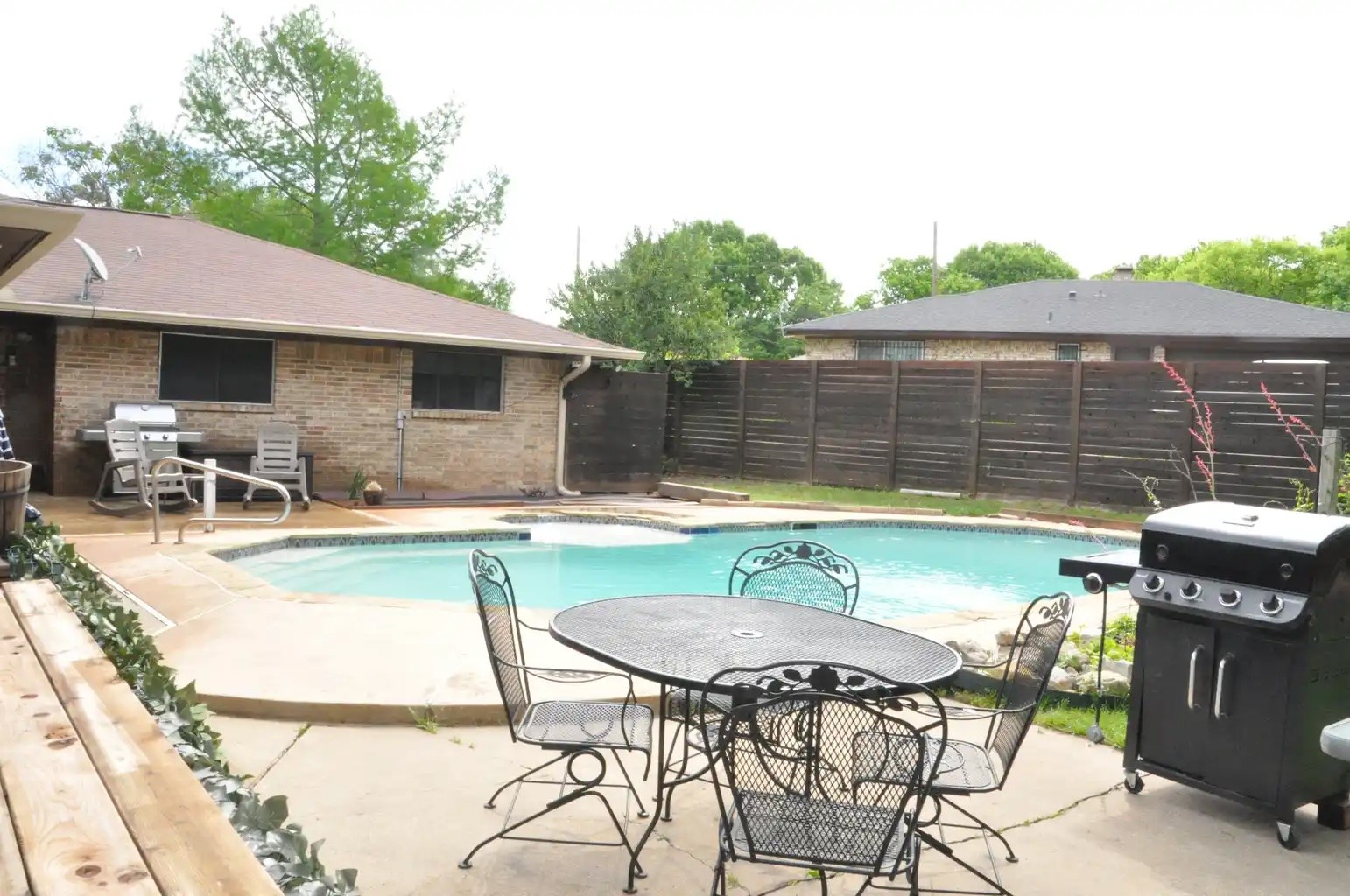 304 Bennett Circle Desoto TX 75115
