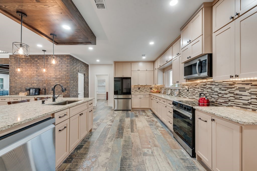 11167 Plainview Road Krum TX 76249