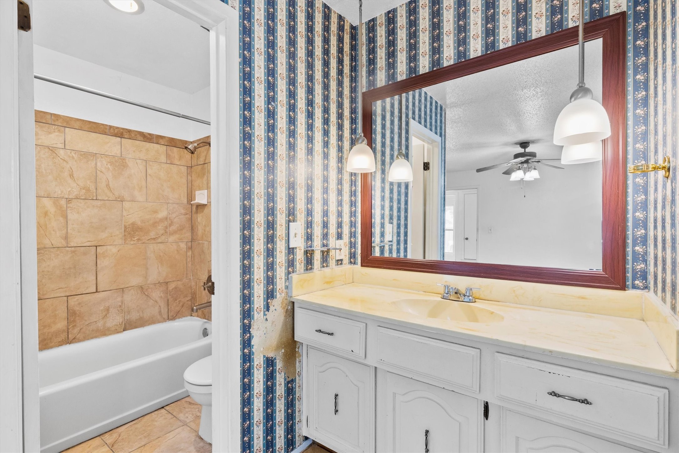 2230 Meadow Glen Drive Garland TX 75044