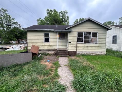 1411 E Anaqua Avenue Victoria TX 77901