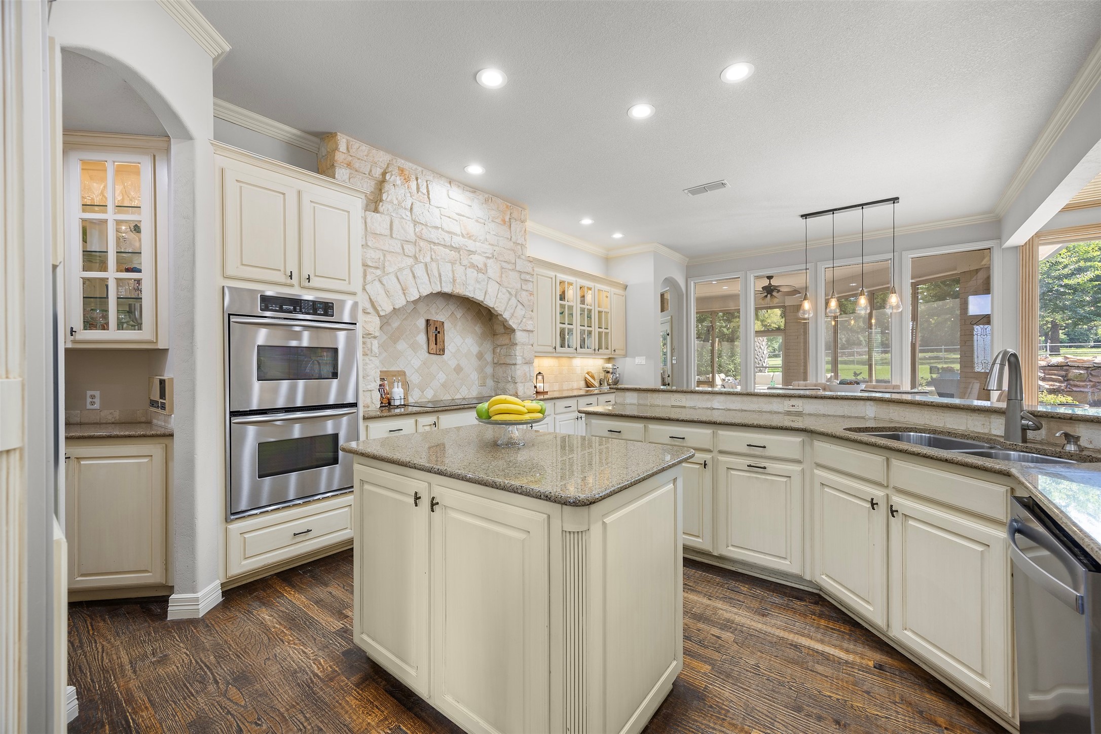 6050 Oak Hollow Drive Burleson TX 76028