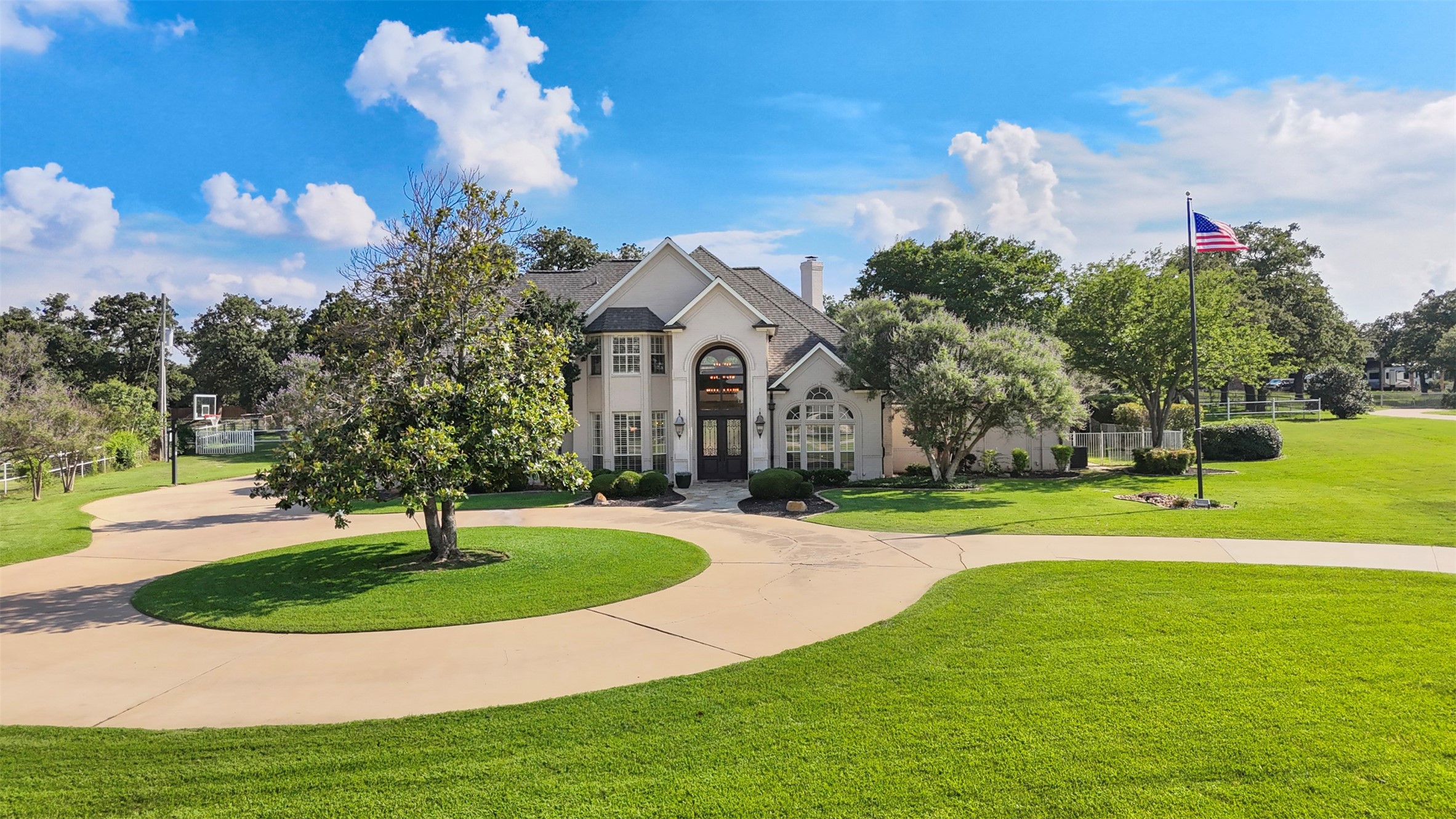 6050 Oak Hollow Drive Burleson TX 76028