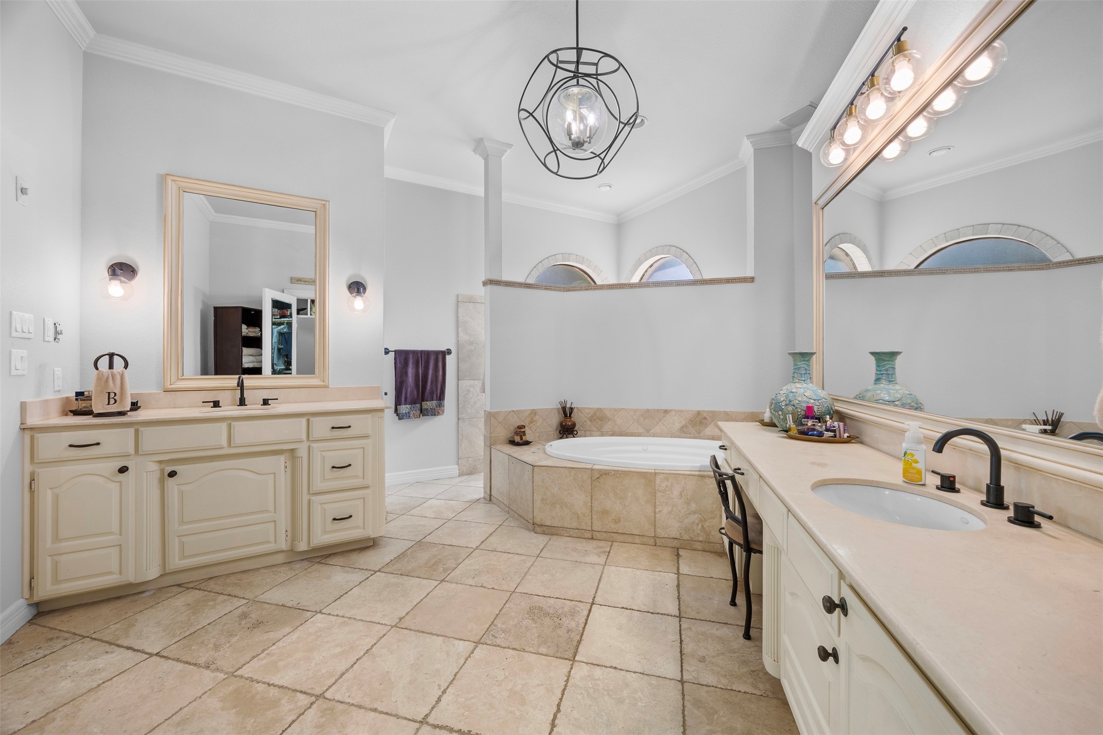 6050 Oak Hollow Drive Burleson TX 76028