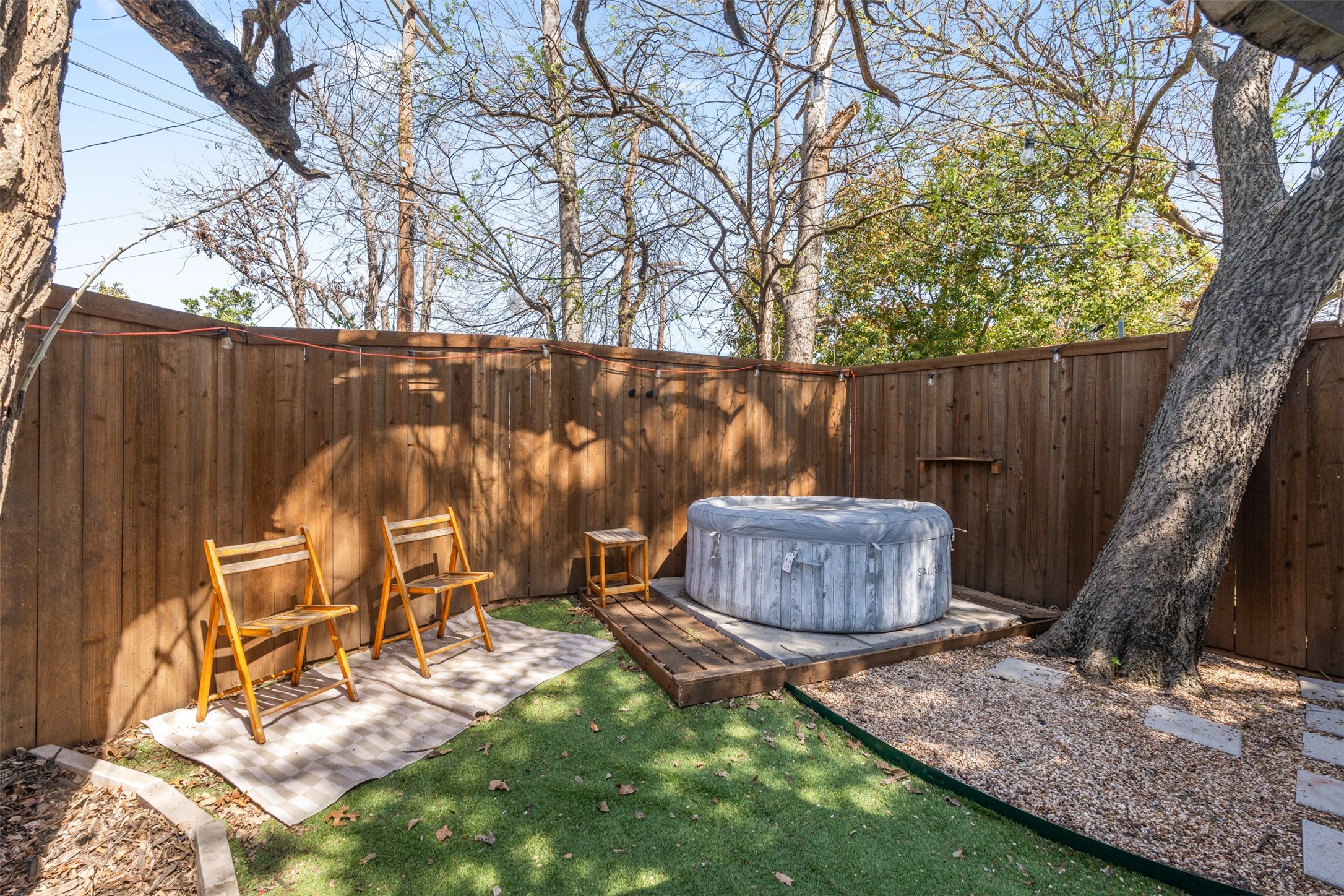 2321 Hartline Drive Dallas TX 75228