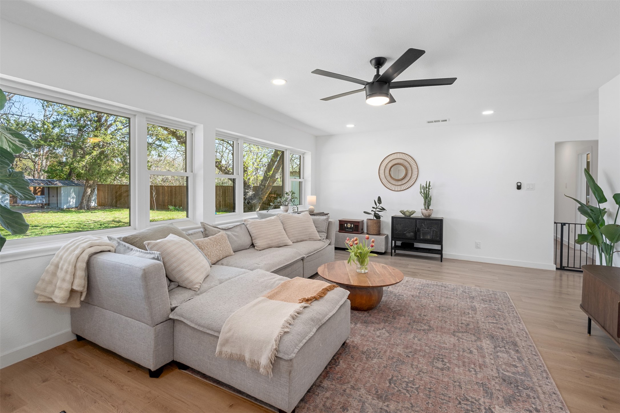 2321 Hartline Drive Dallas TX 75228