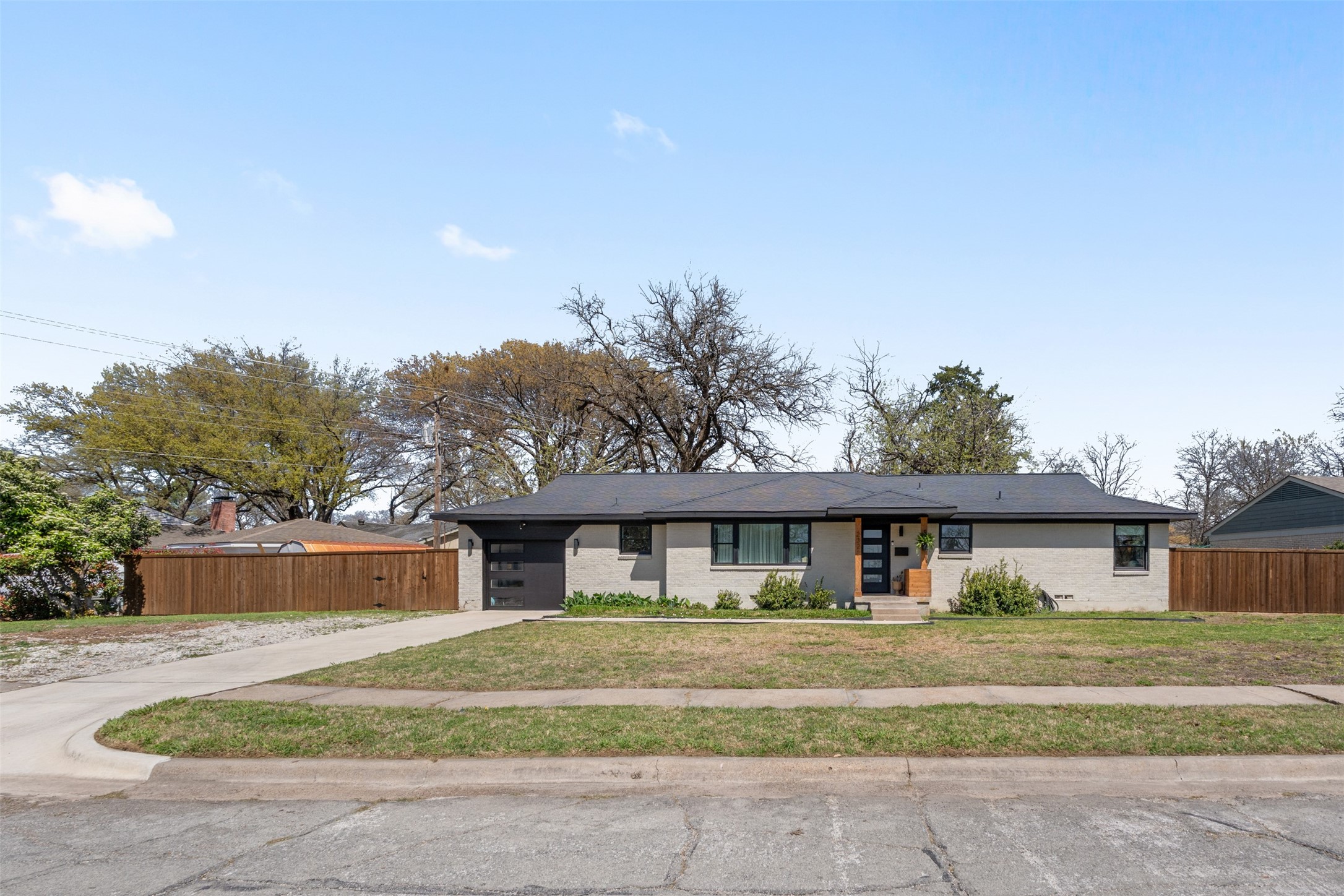 2321 Hartline Drive Dallas TX 75228