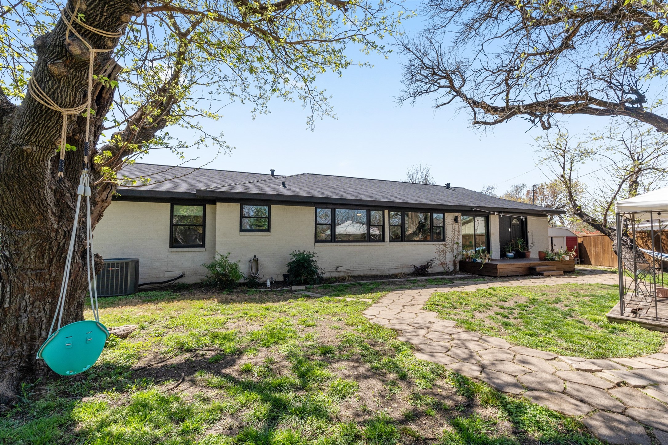 2321 Hartline Drive Dallas TX 75228