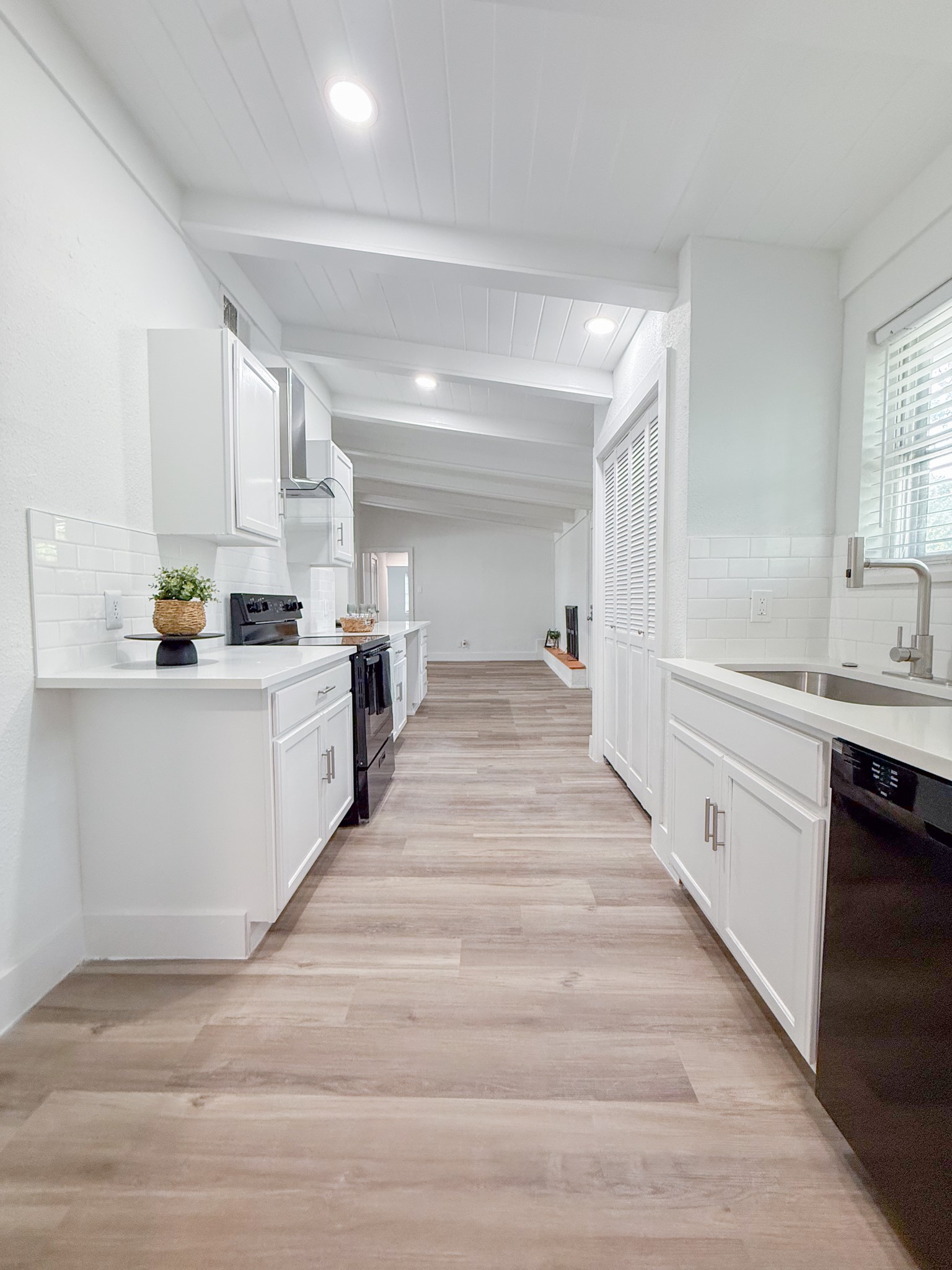 5808 Wales Avenue Fort Worth TX 76133