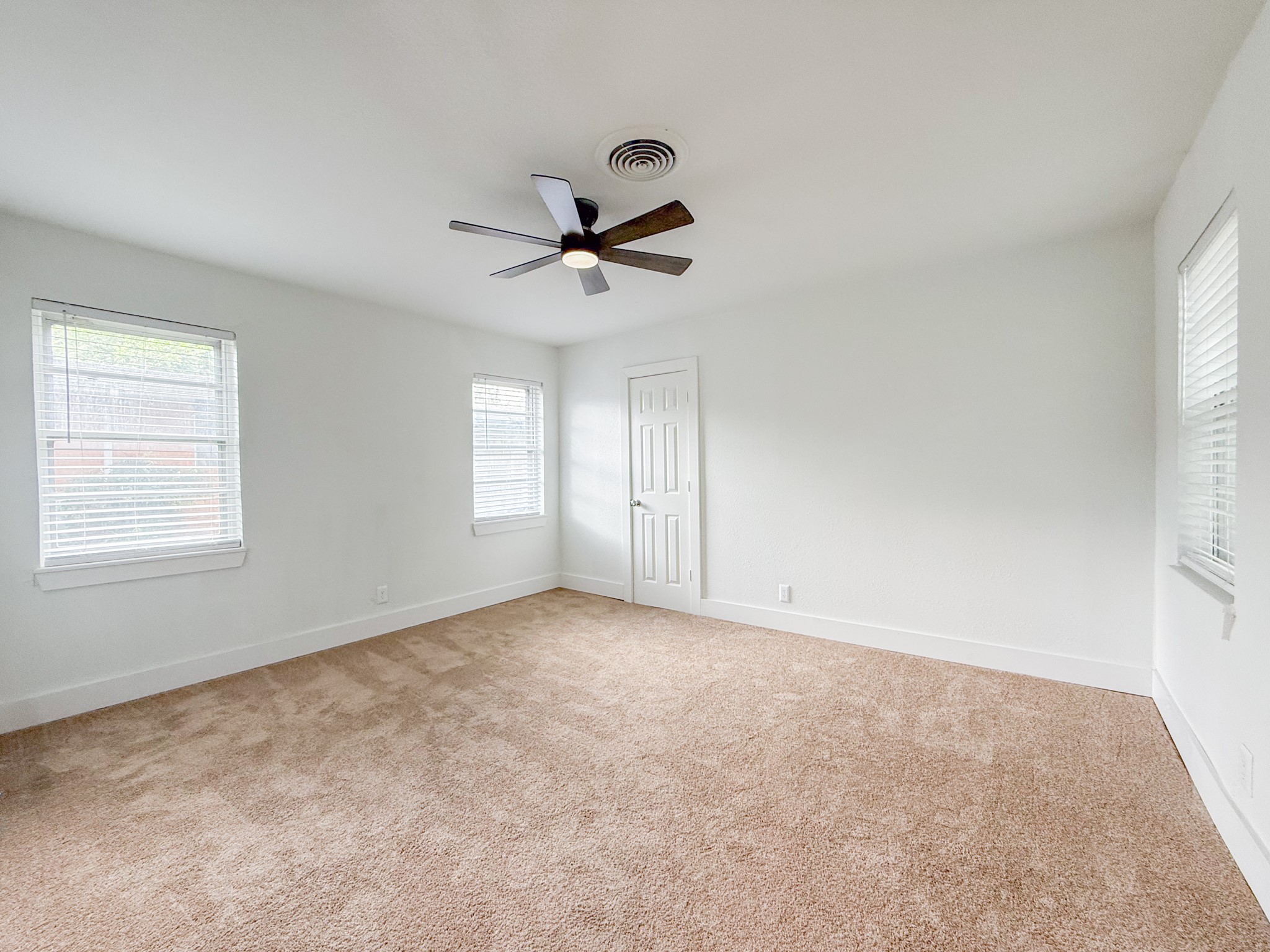 5808 Wales Avenue Fort Worth TX 76133
