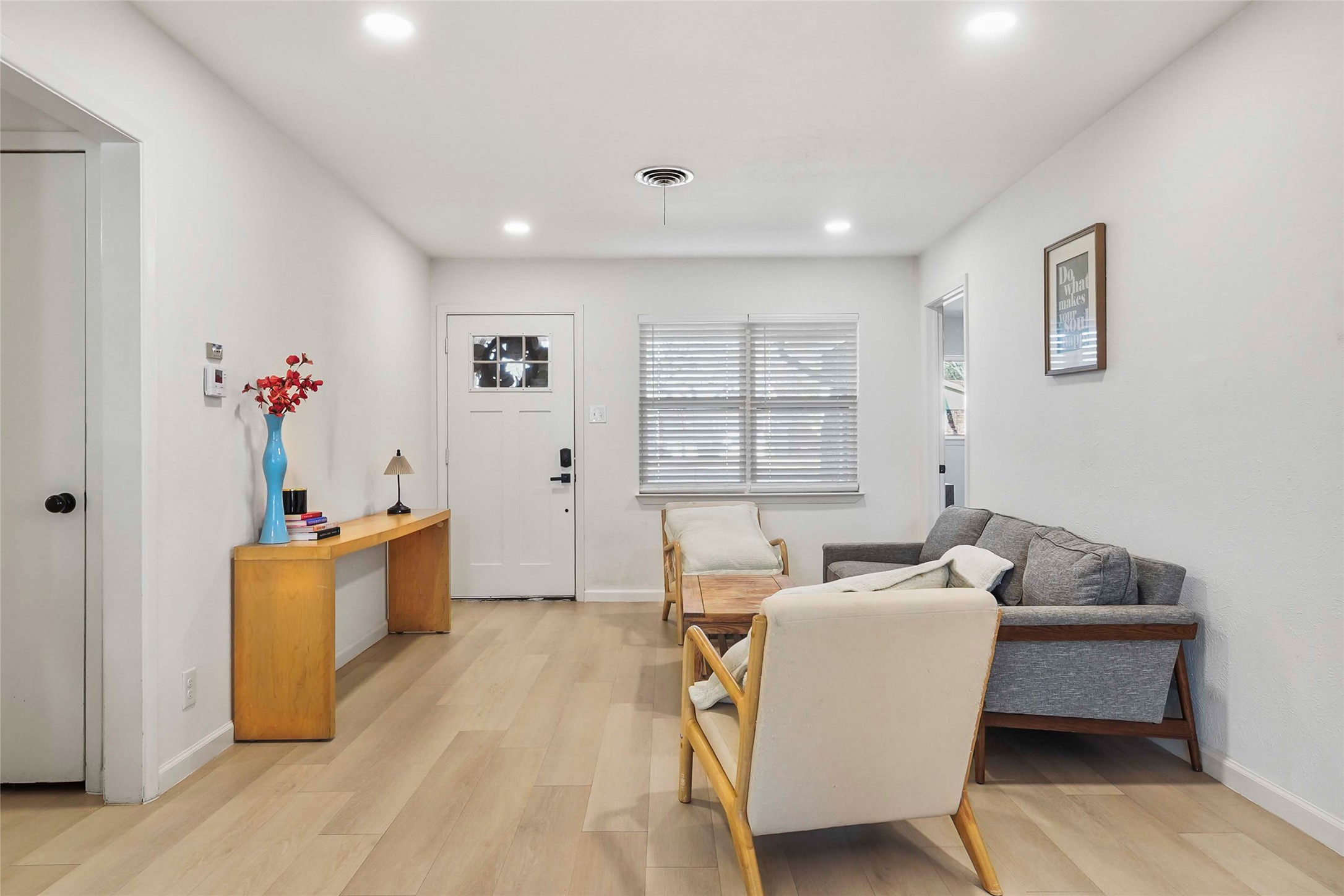 416 Simmons Hurst TX 76053