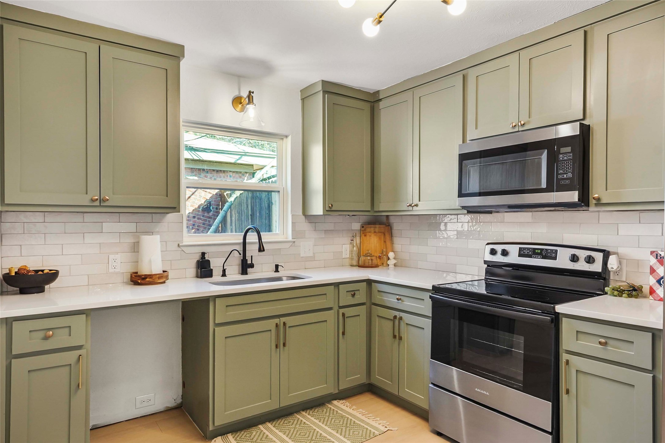 416 Simmons Hurst TX 76053