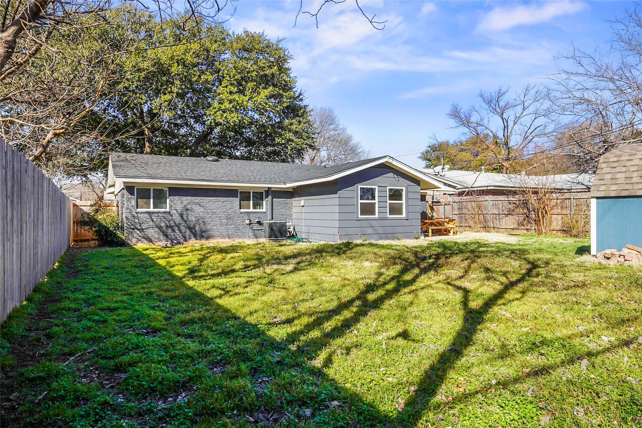 416 Simmons Hurst TX 76053
