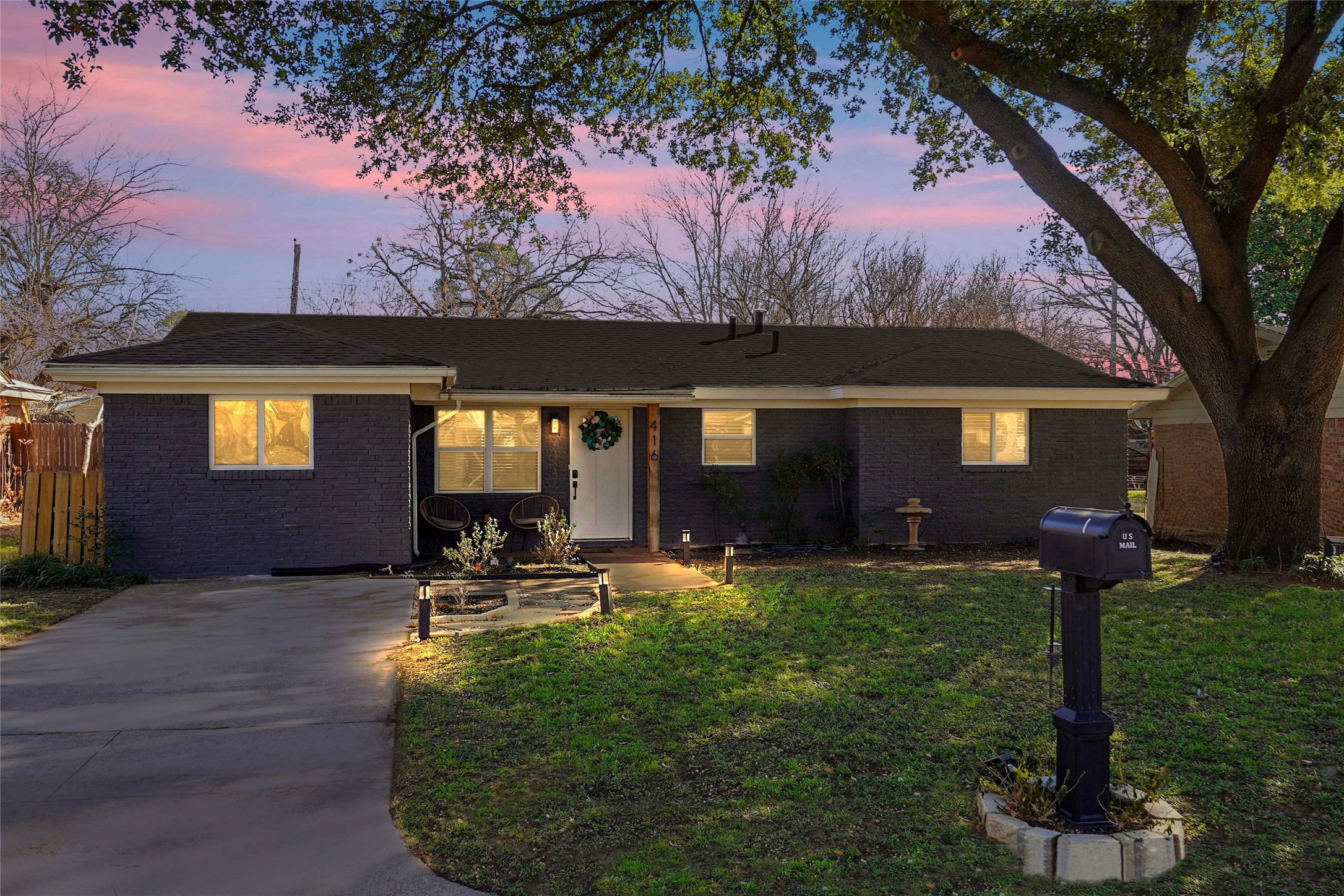 416 Simmons Hurst TX 76053