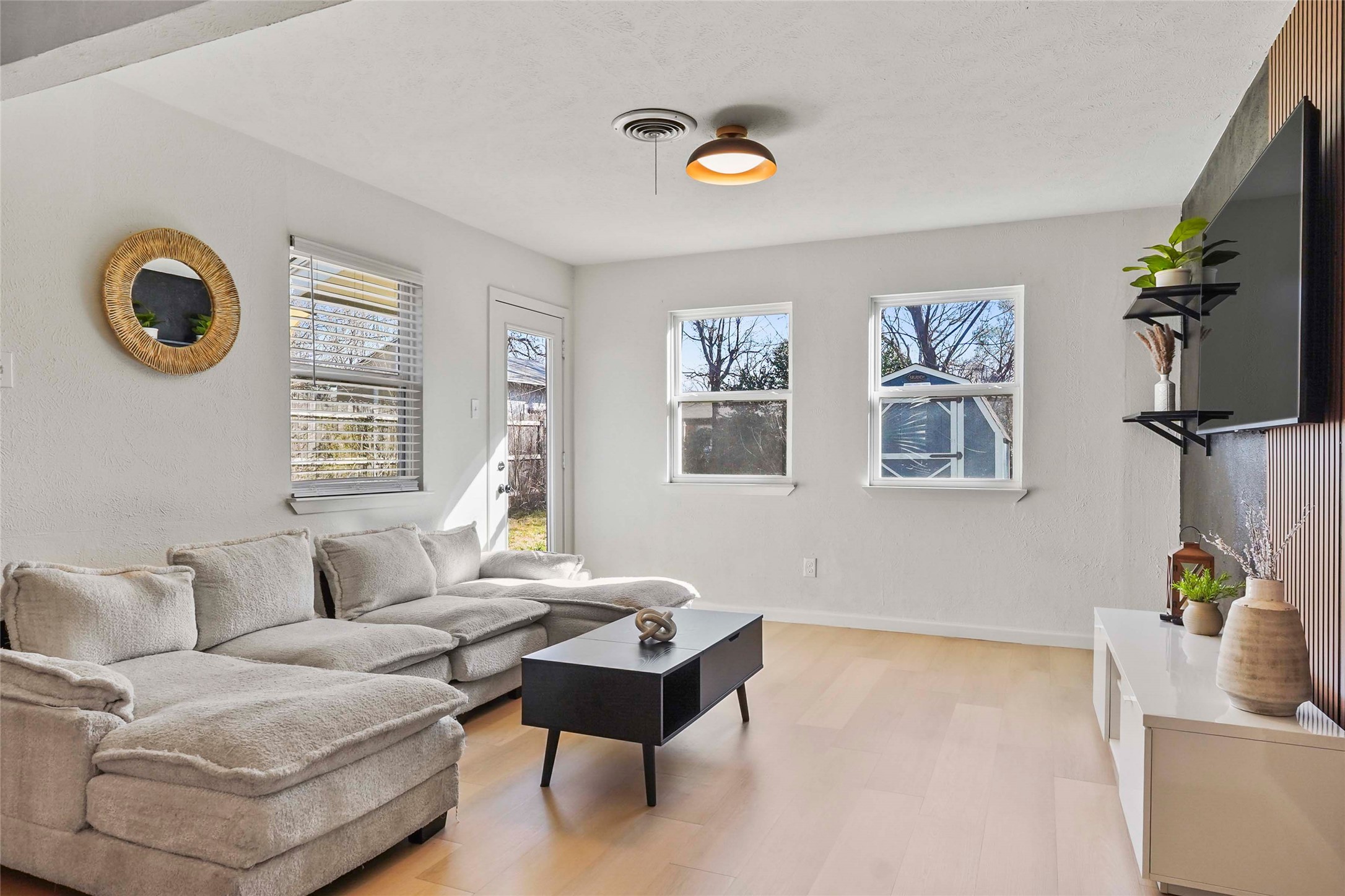 416 Simmons Hurst TX 76053