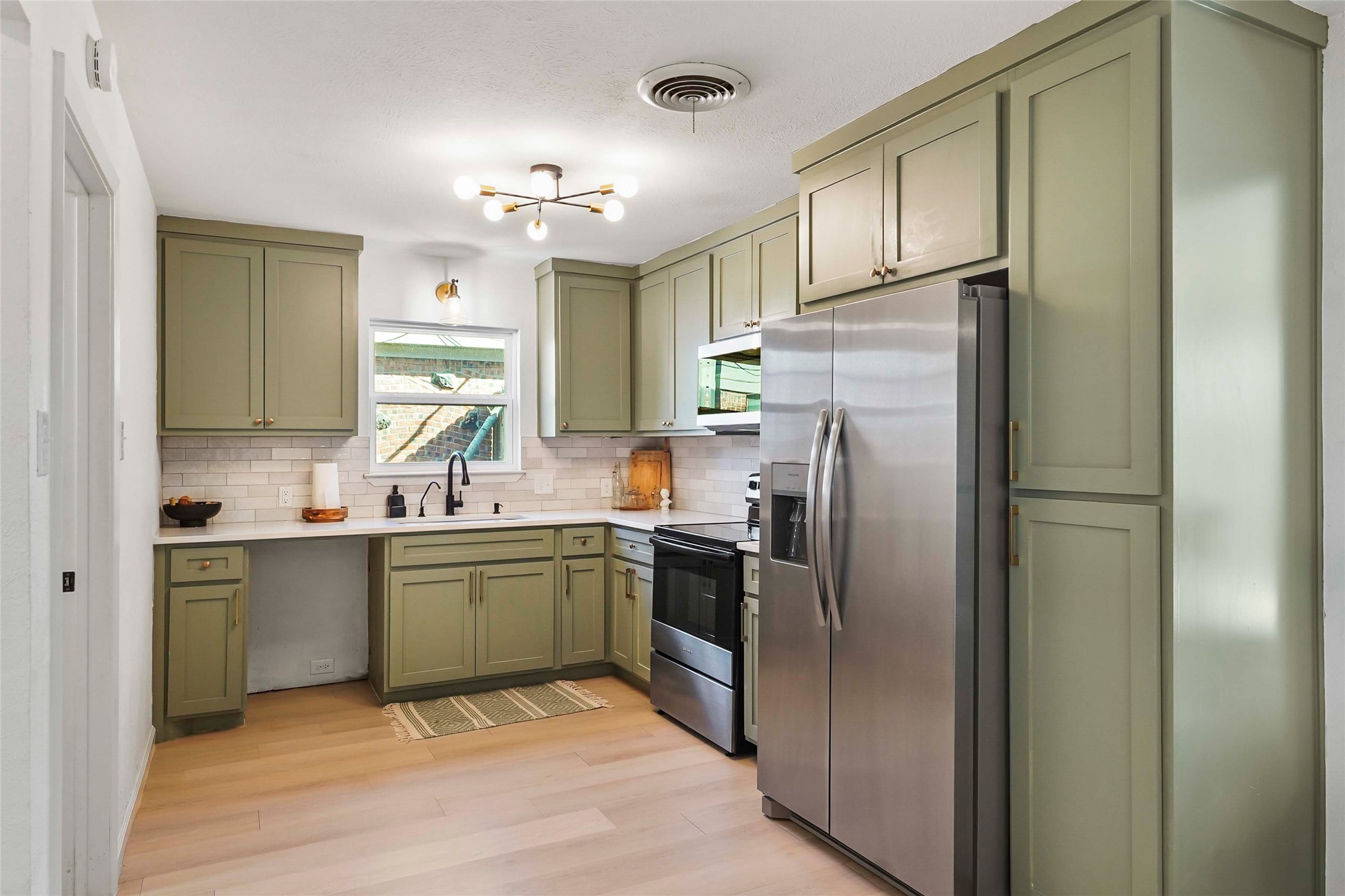 416 Simmons Hurst TX 76053