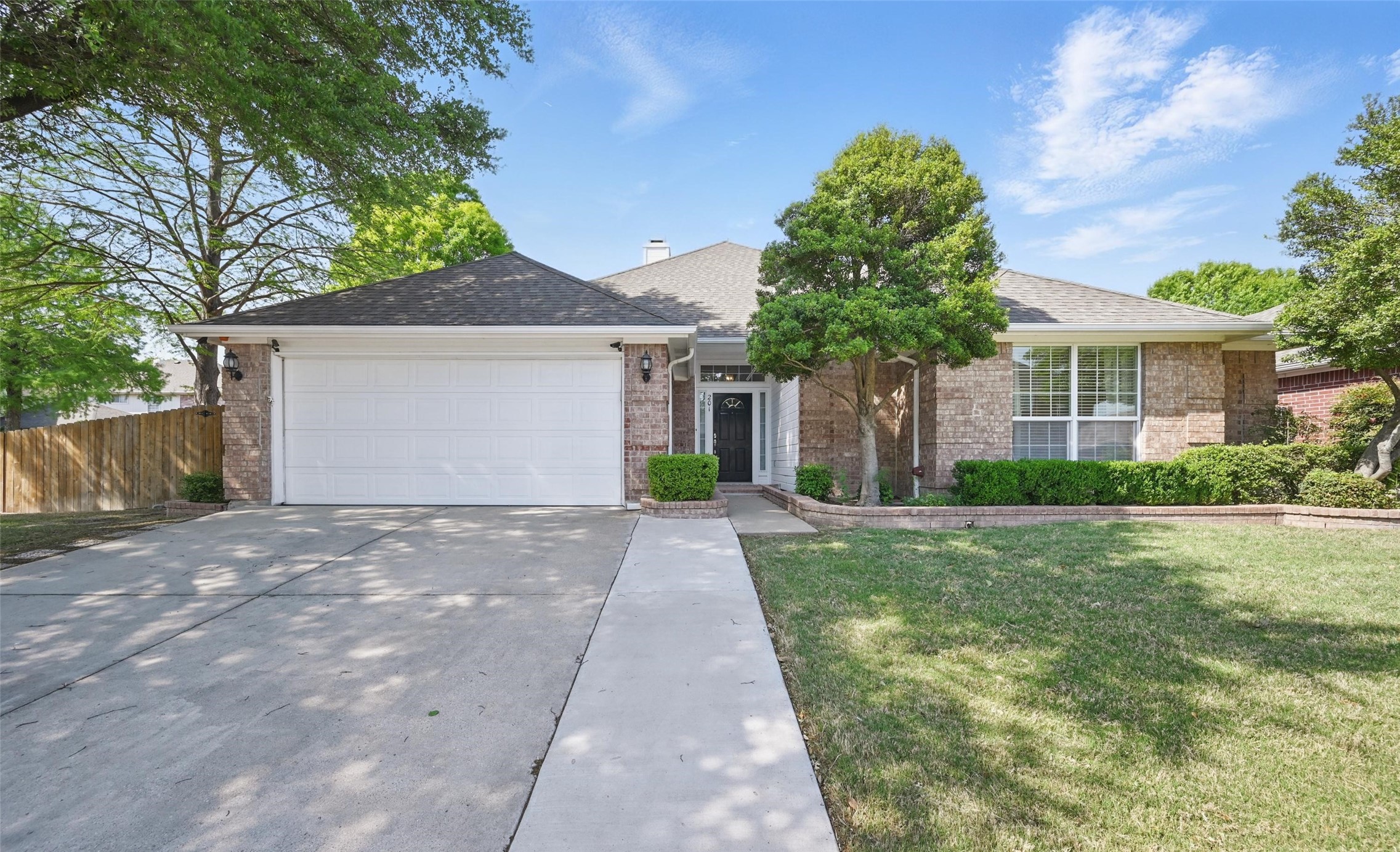 201 Manor Way Arlington TX 76018