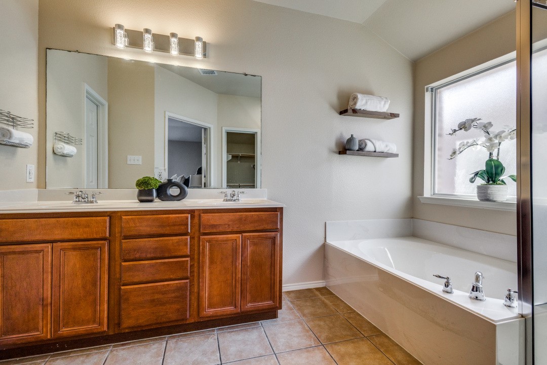 15516 Gatehouse Drive Fort Worth TX 76262