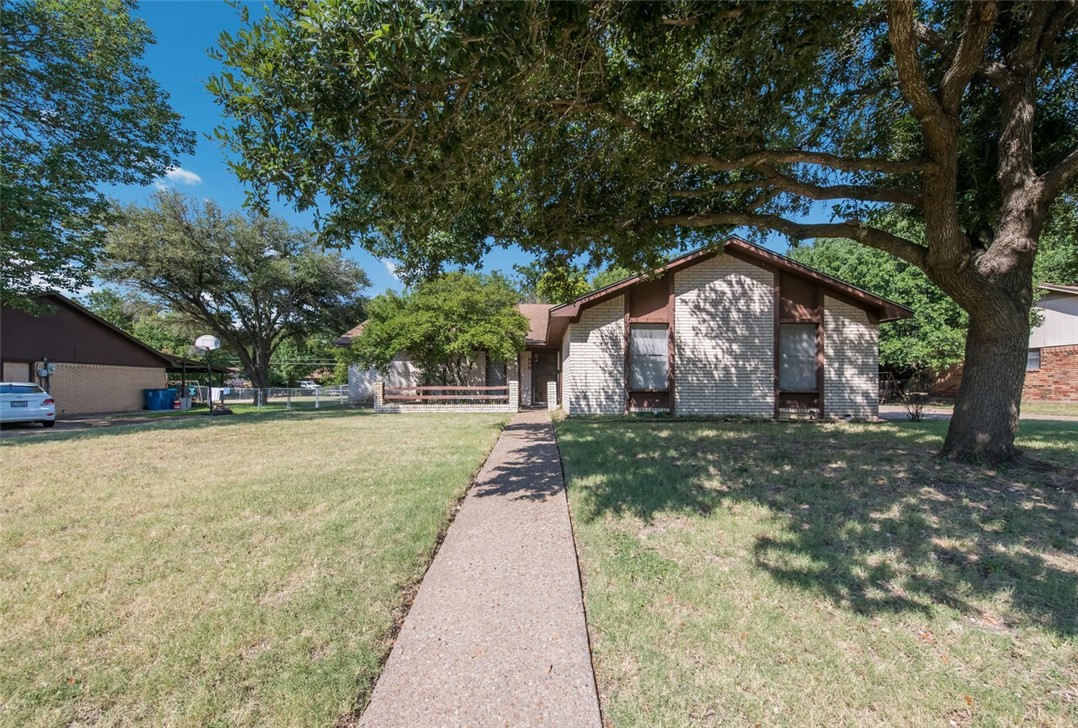 609 Pinewood Lane Hewitt TX 76643