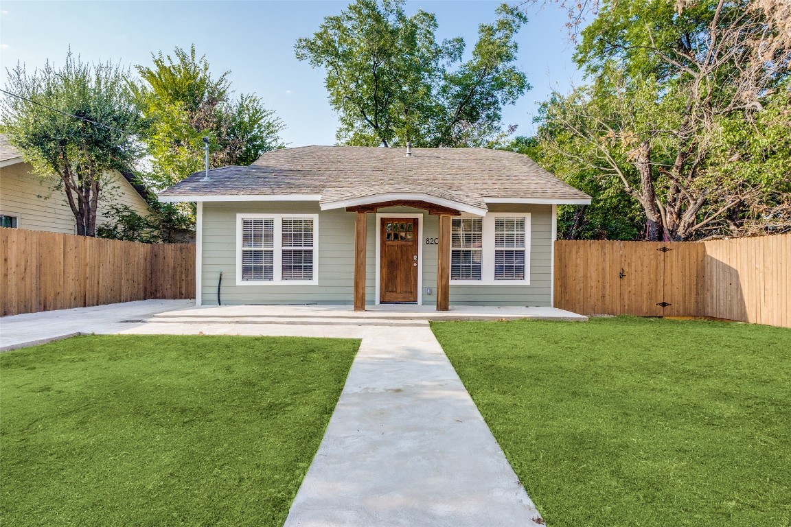 820 W Page Avenue Dallas TX 75208
