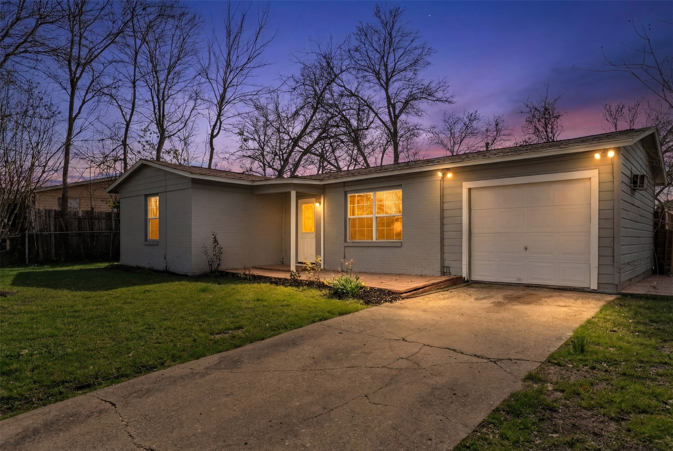 1112 E Mitchell Street Arlington TX 76010