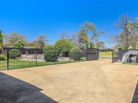 2613 Brookhaven Drive Denison TX 75020