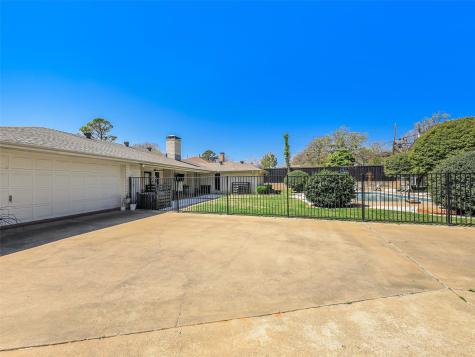 2613 Brookhaven Drive Denison TX 75020
