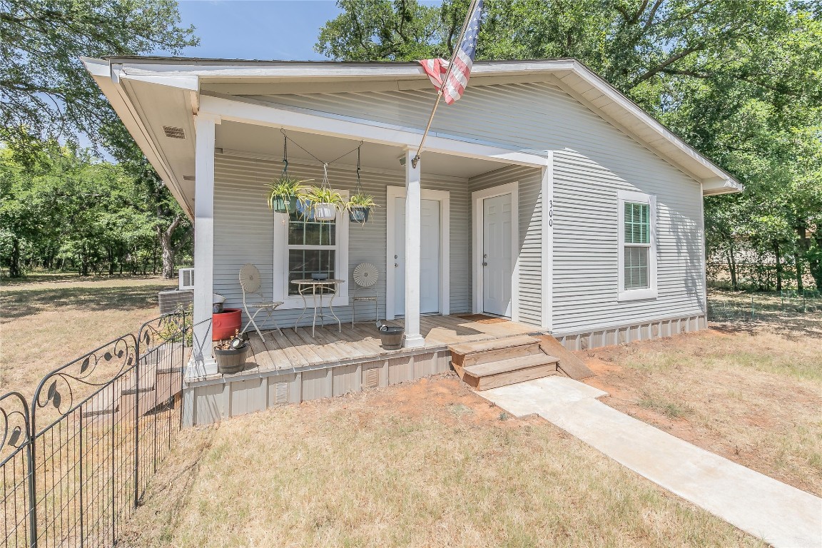 300 SW 14th Avenue Mineral Wells TX 76067