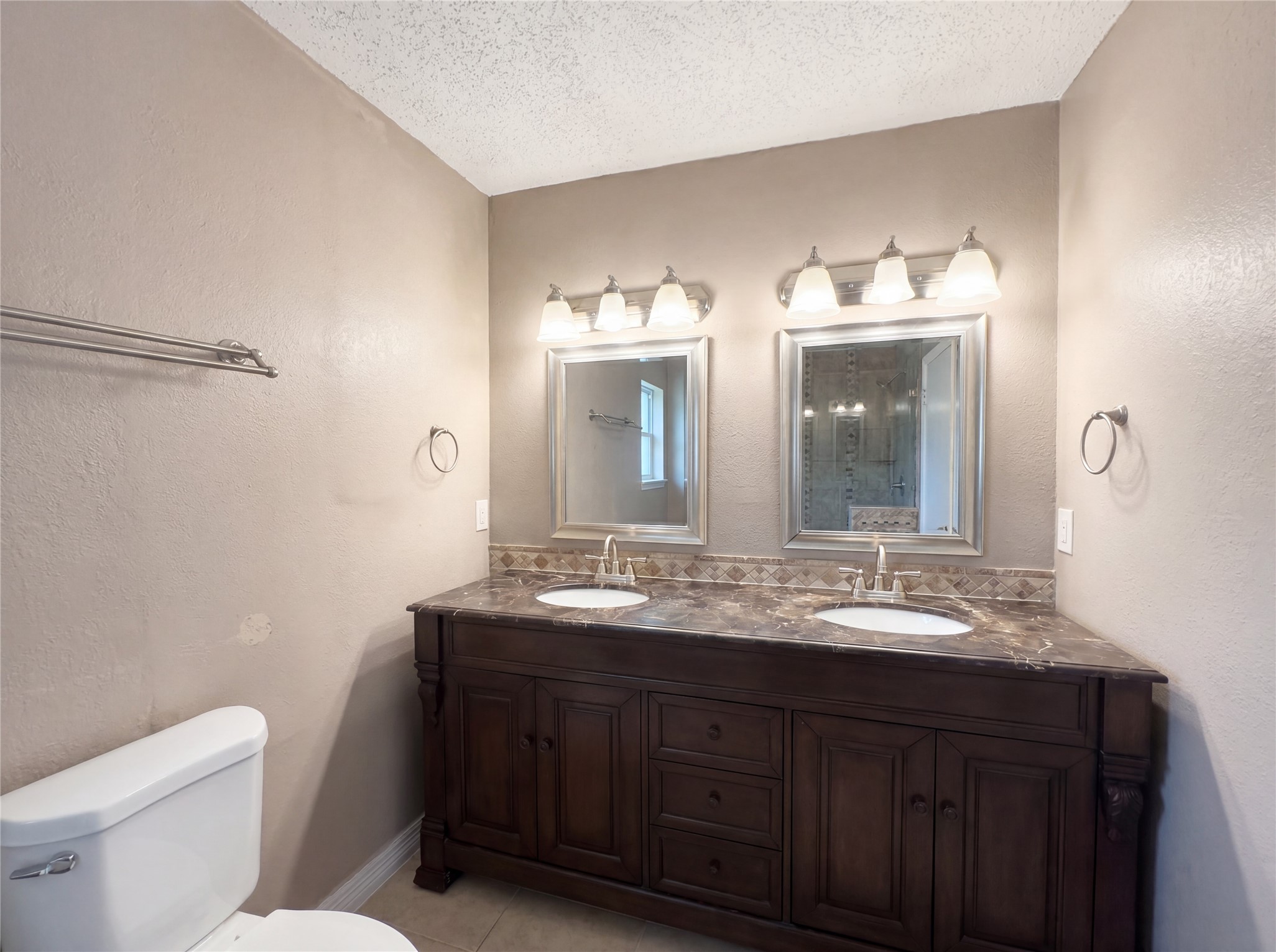 3255 Whitehall Drive Dallas TX 75229