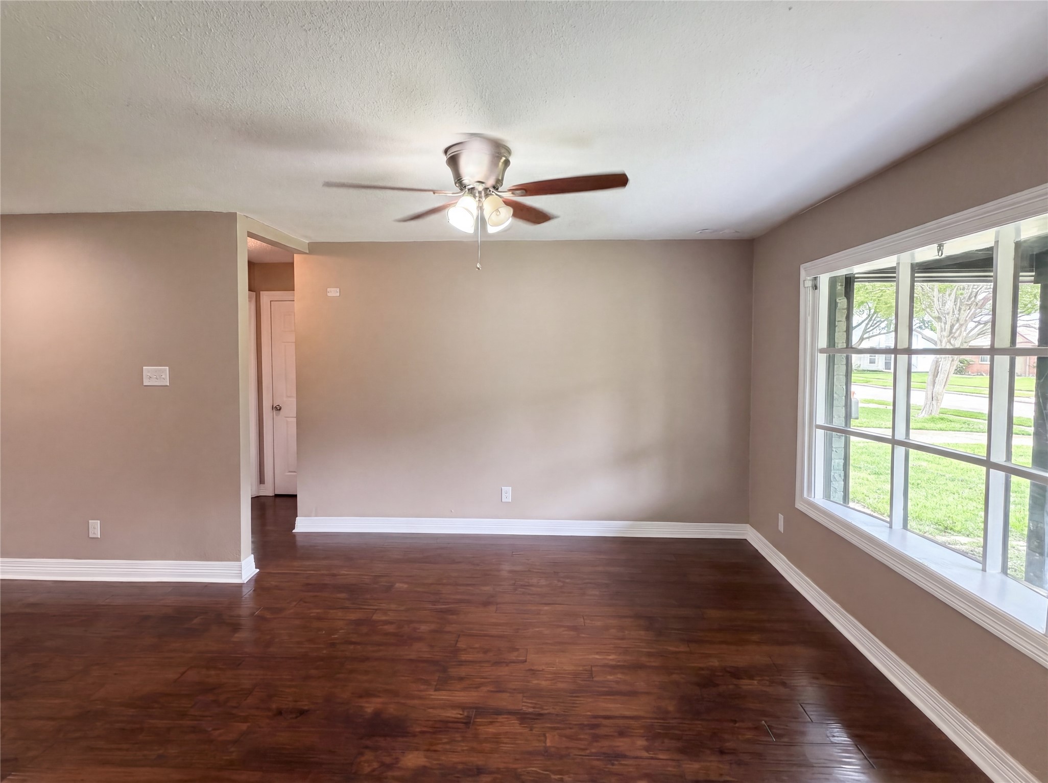3255 Whitehall Drive Dallas TX 75229