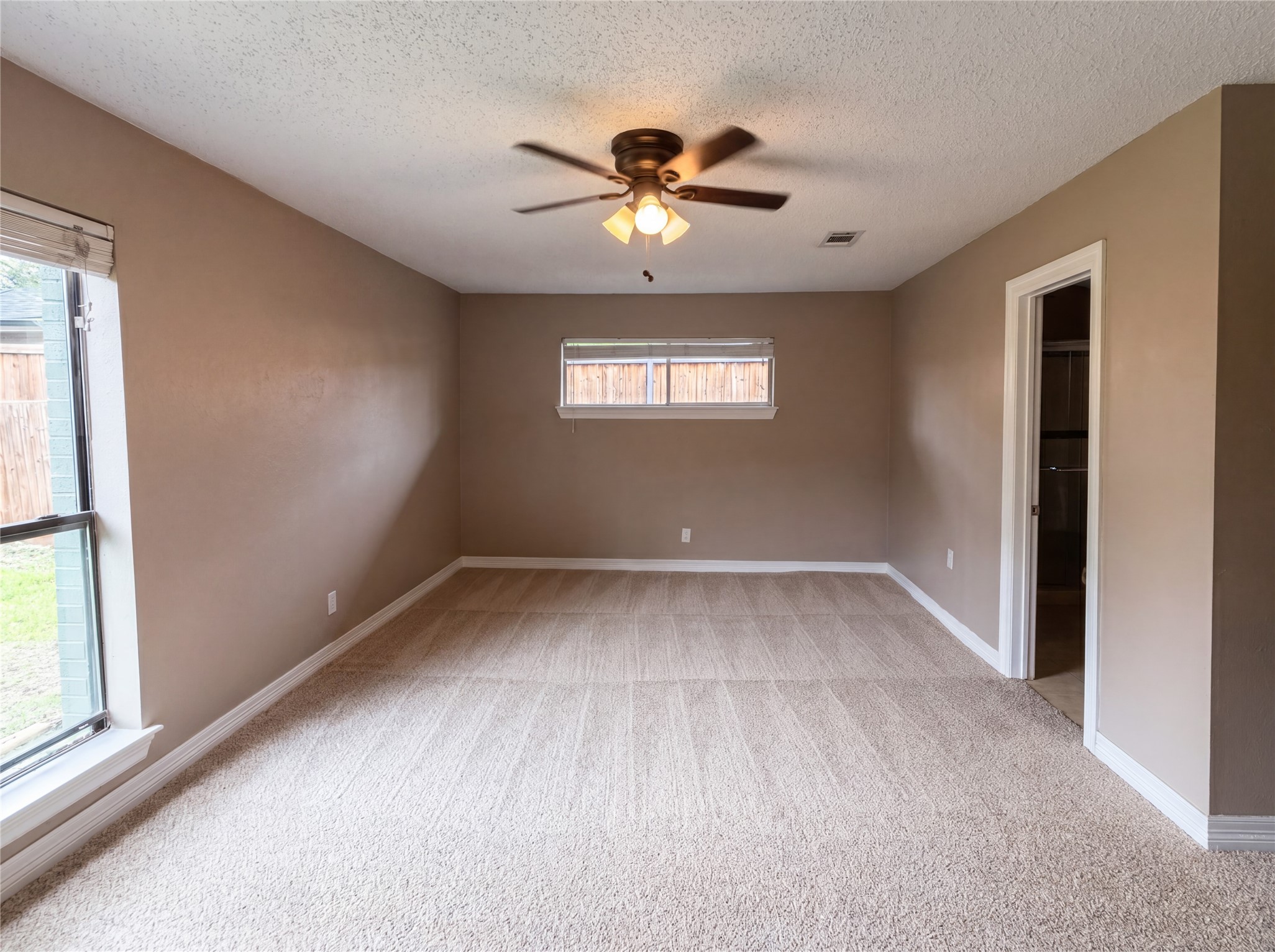 3255 Whitehall Drive Dallas TX 75229