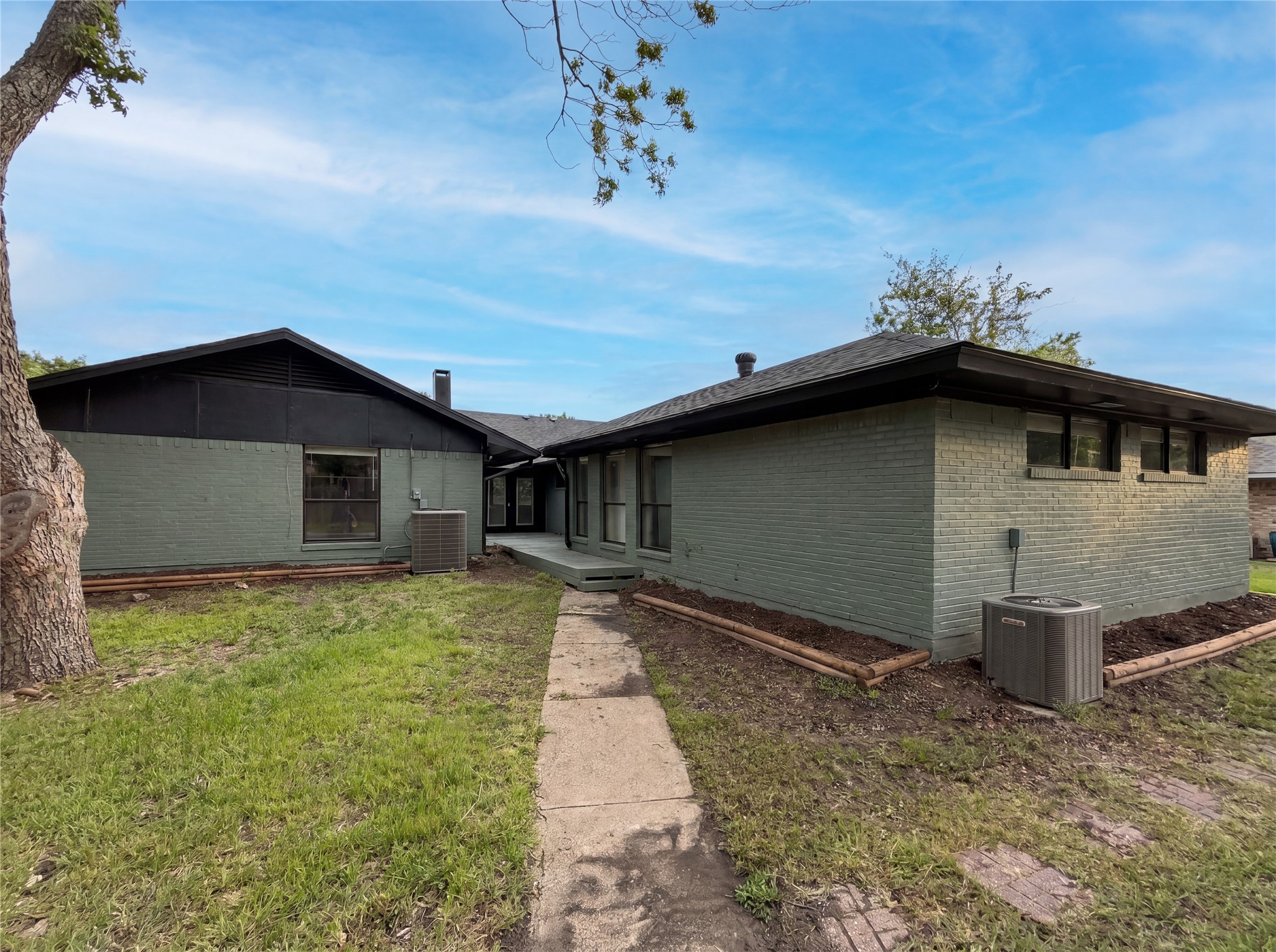 3255 Whitehall Drive Dallas TX 75229
