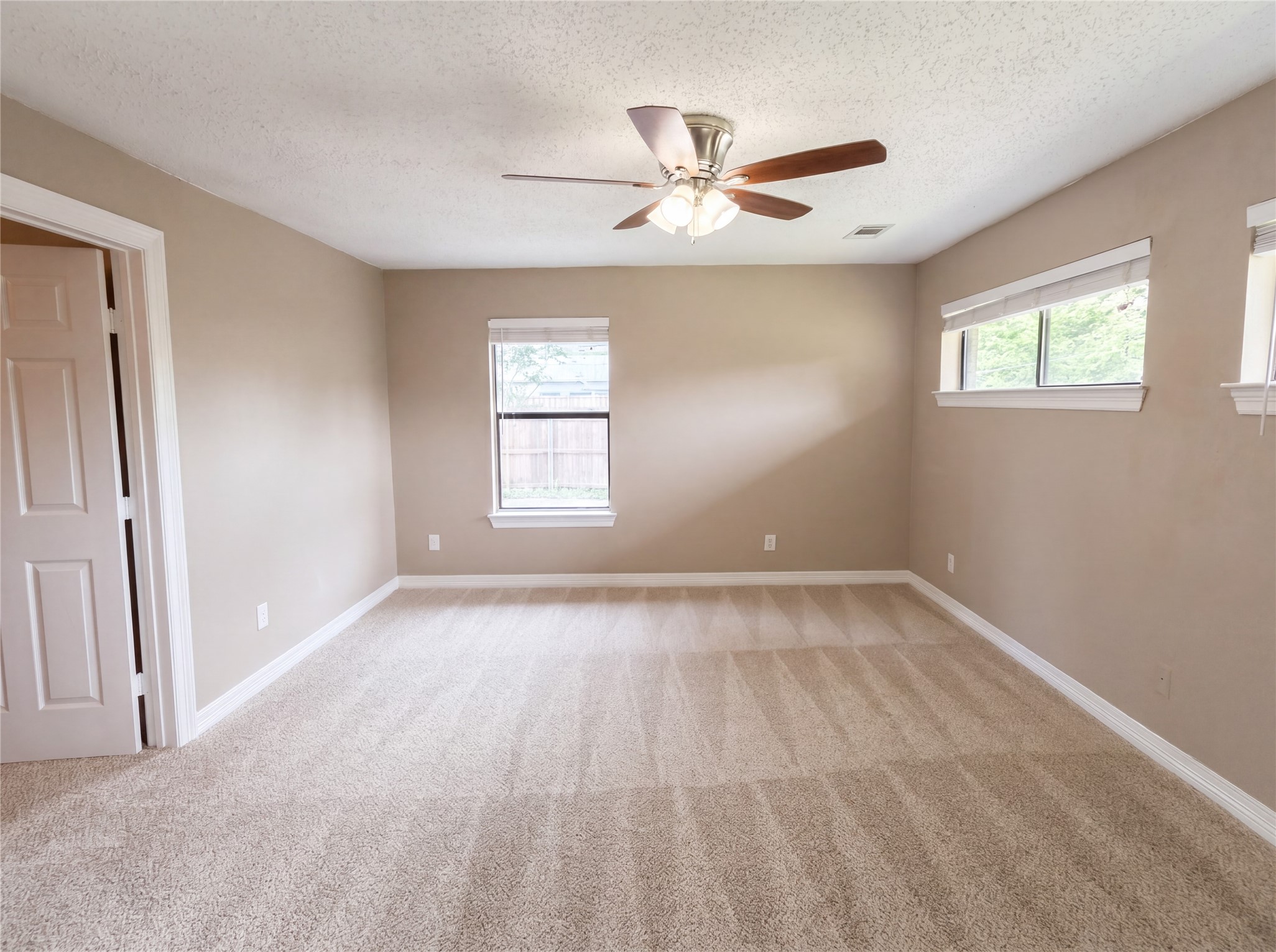 3255 Whitehall Drive Dallas TX 75229